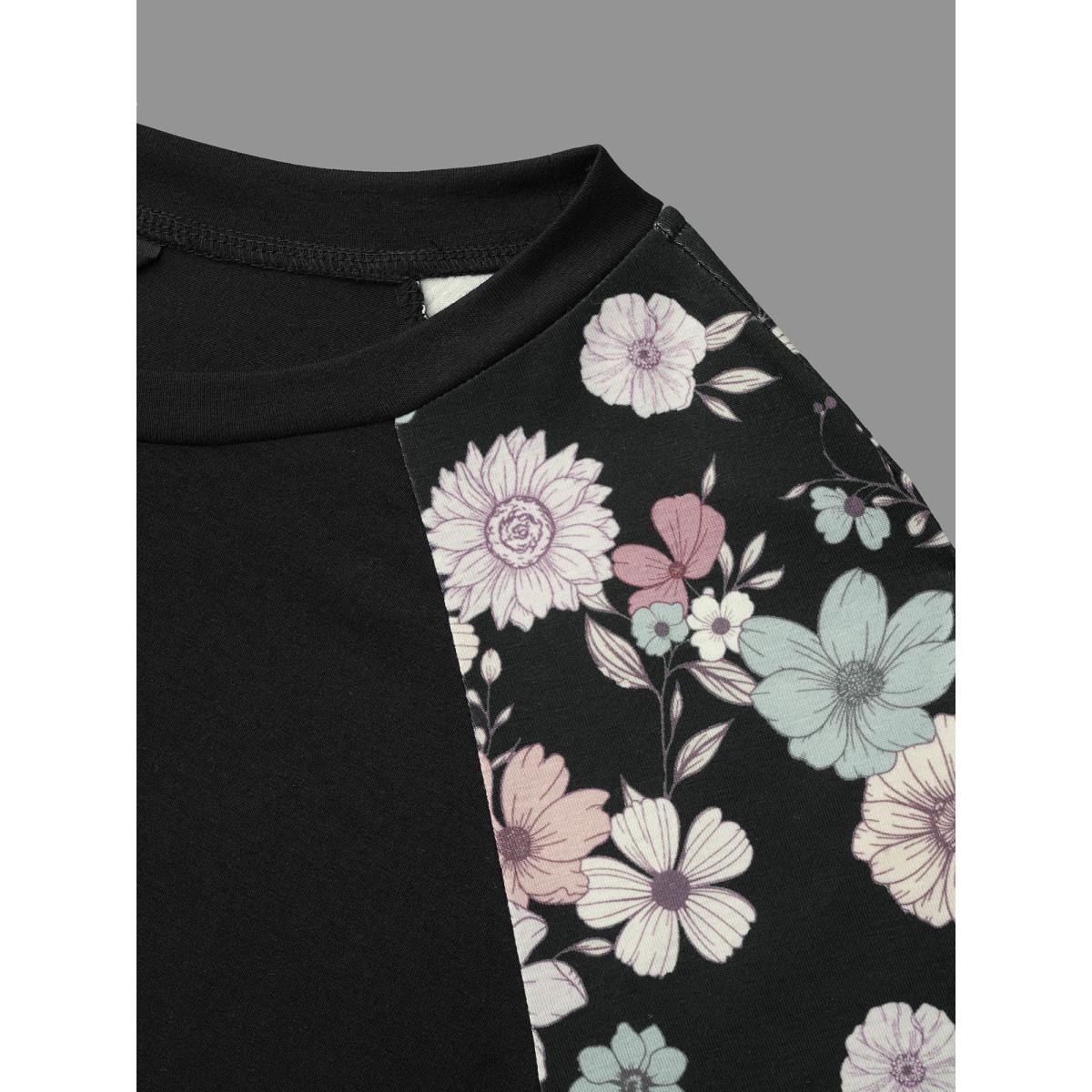 Plus Size Floral Raglan Sleeve Contrast Fabric T-Shirt Black Women Casual Contrast Natural Flowers Round Neck Everyday T-shirts BloomChic 28/5X Product Image