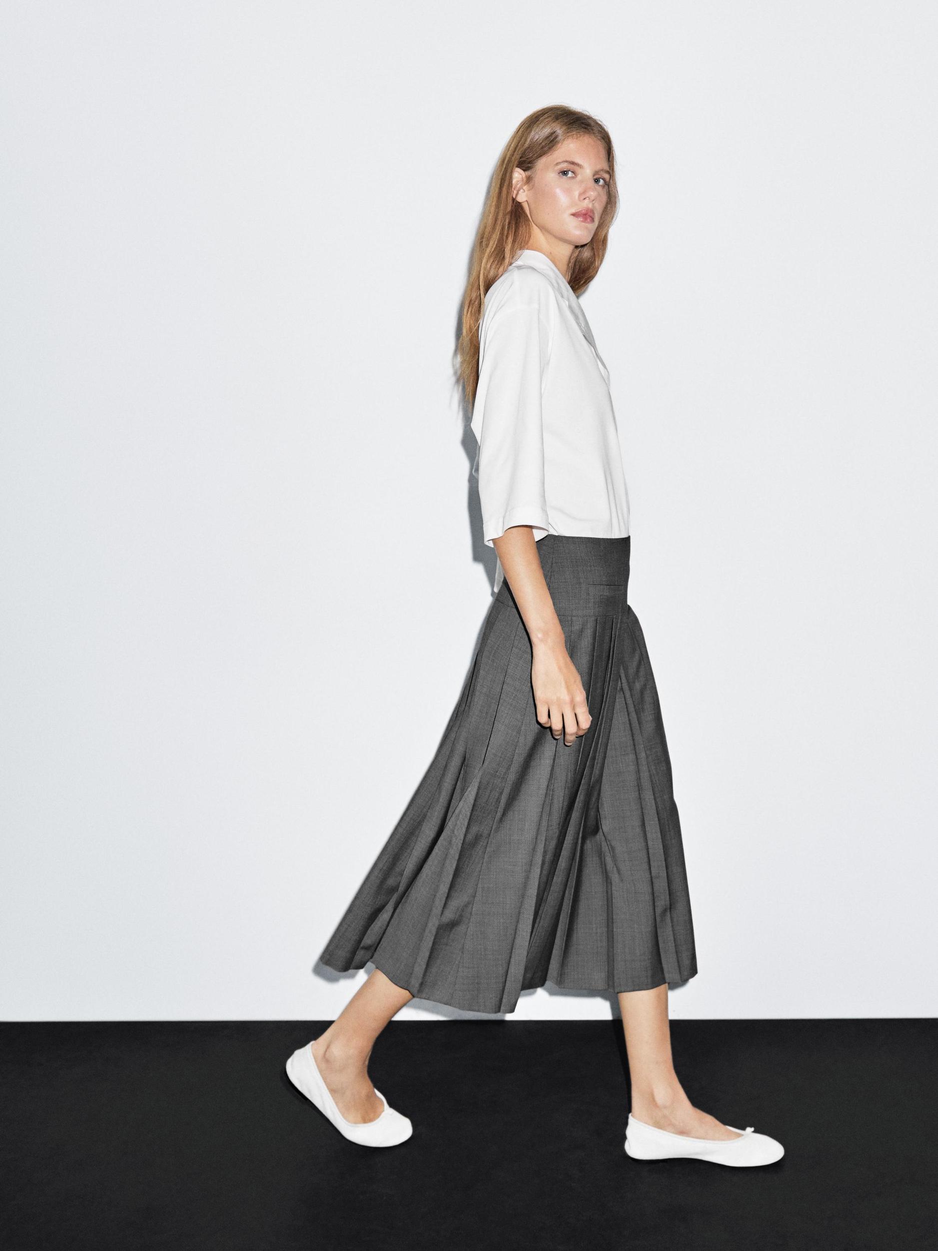 Midi skirt with box pleats Product Image