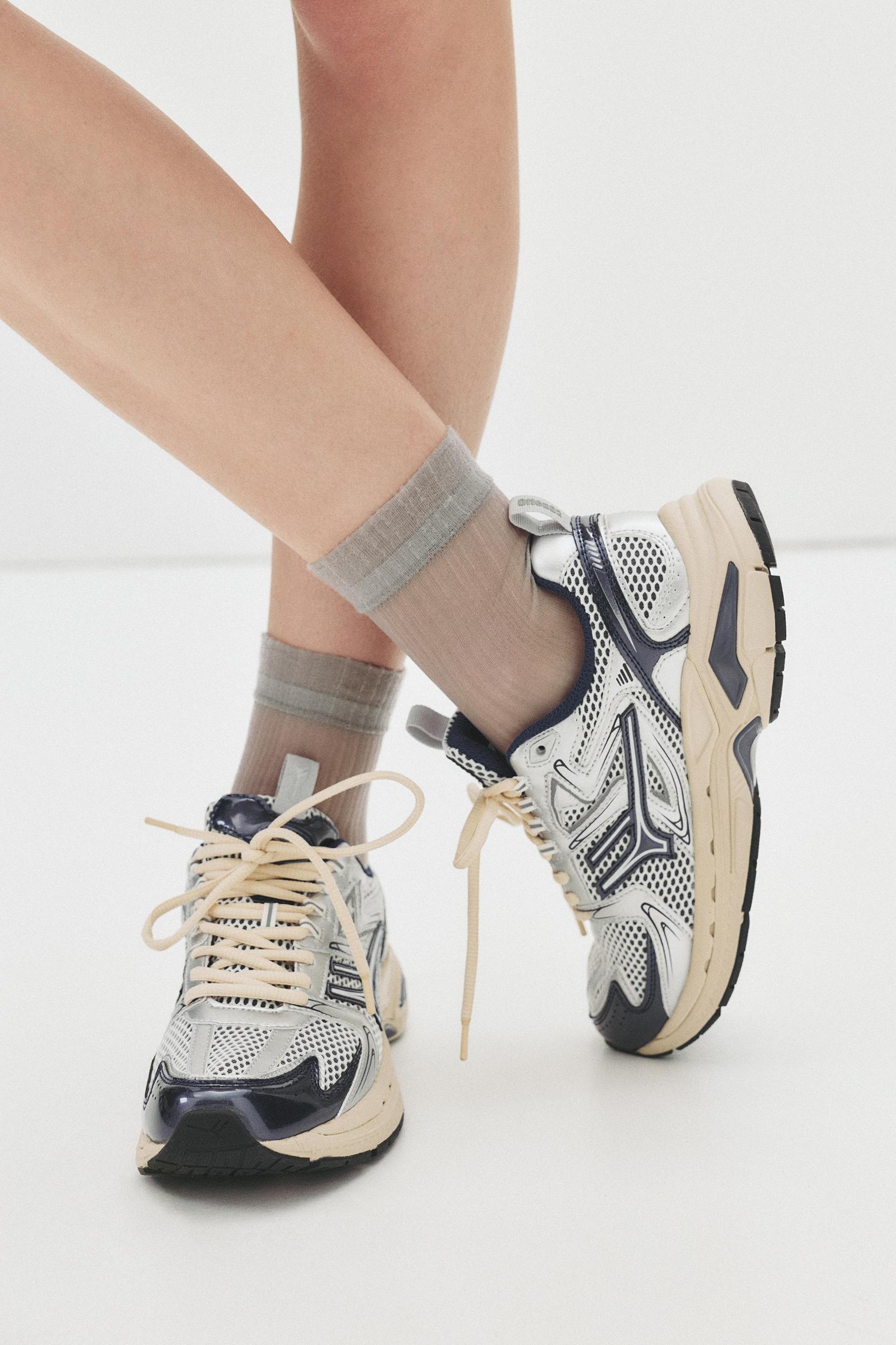 Long textured socks Product Image