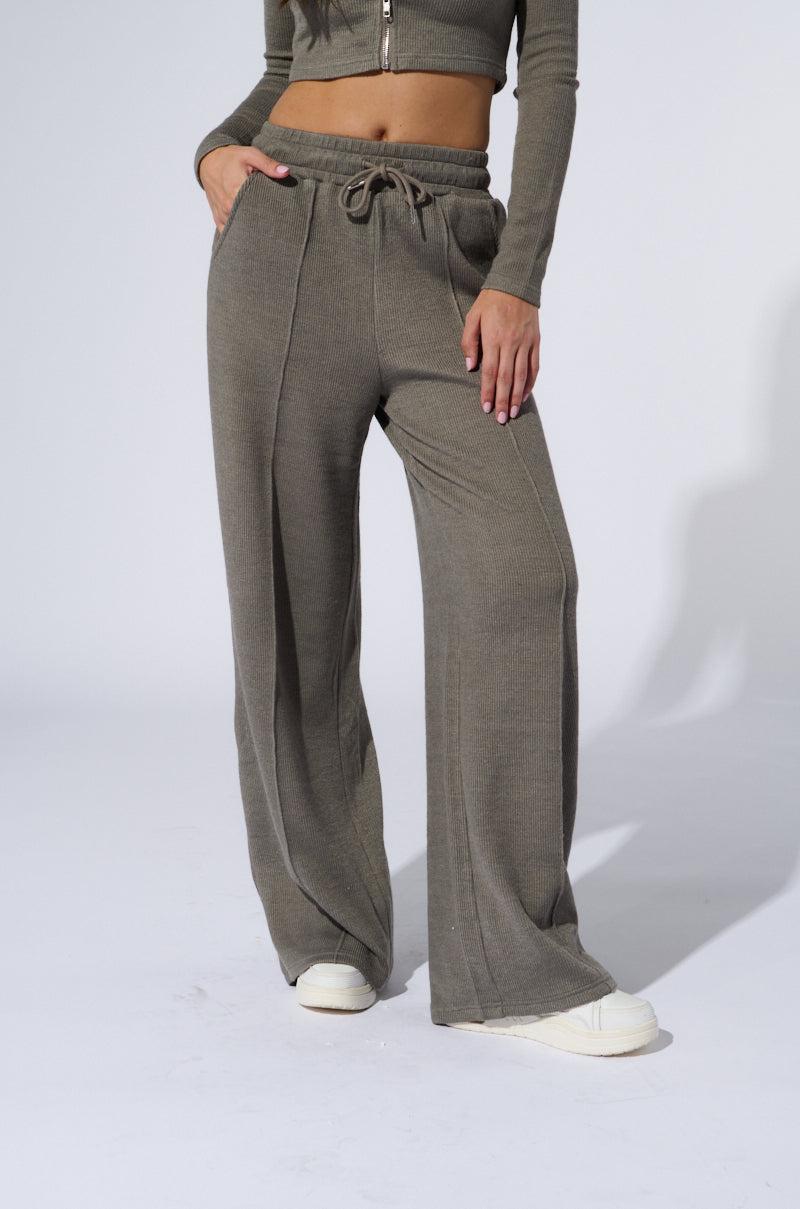 EYES ON ME WIDE LEG SWEAT PANT IN GREY Product Image
