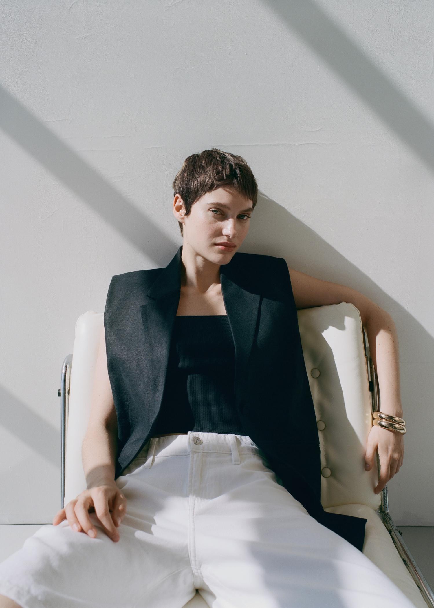 Mid-rise denim Bermuda jorts - Women | MANGO USA Product Image