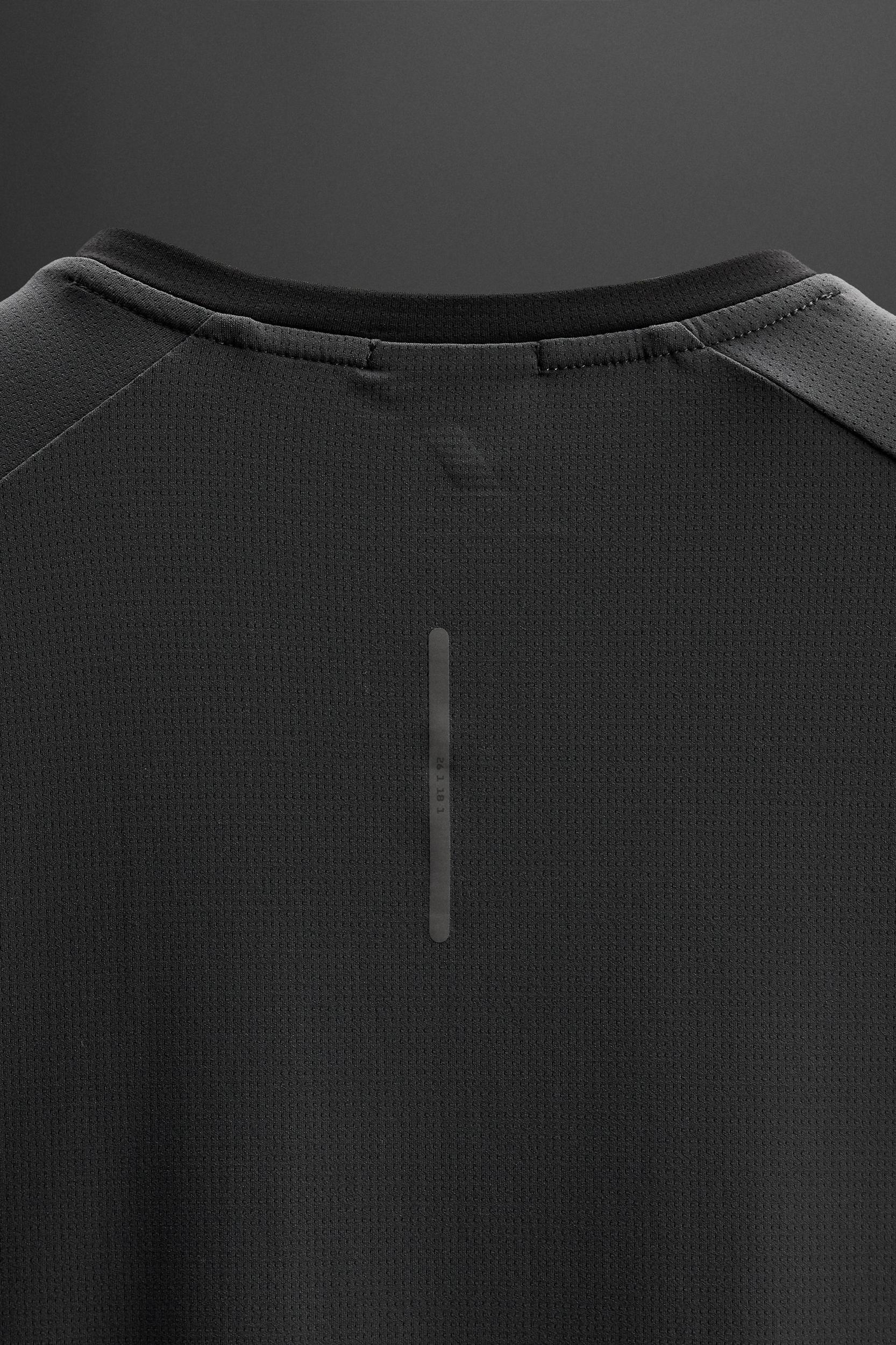 TEXTURED TRAINING T-SHIRT Product Image