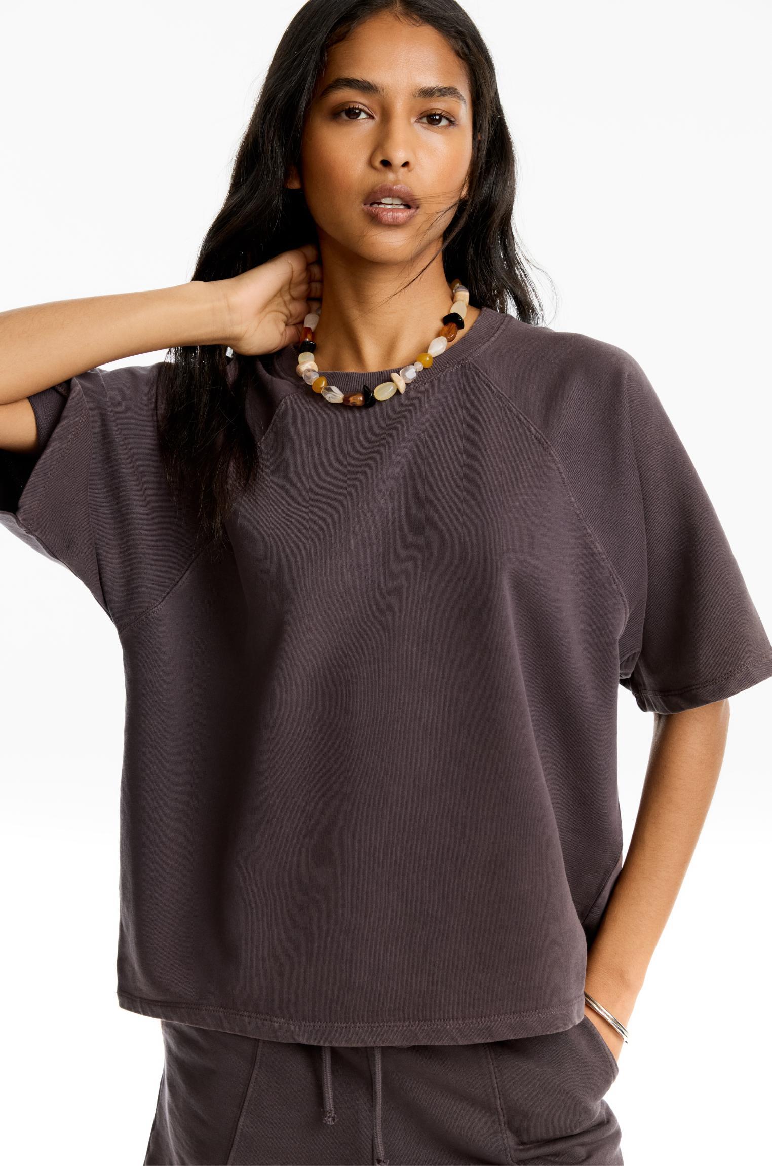 Short raglan sleeve sweatshirt Product Image