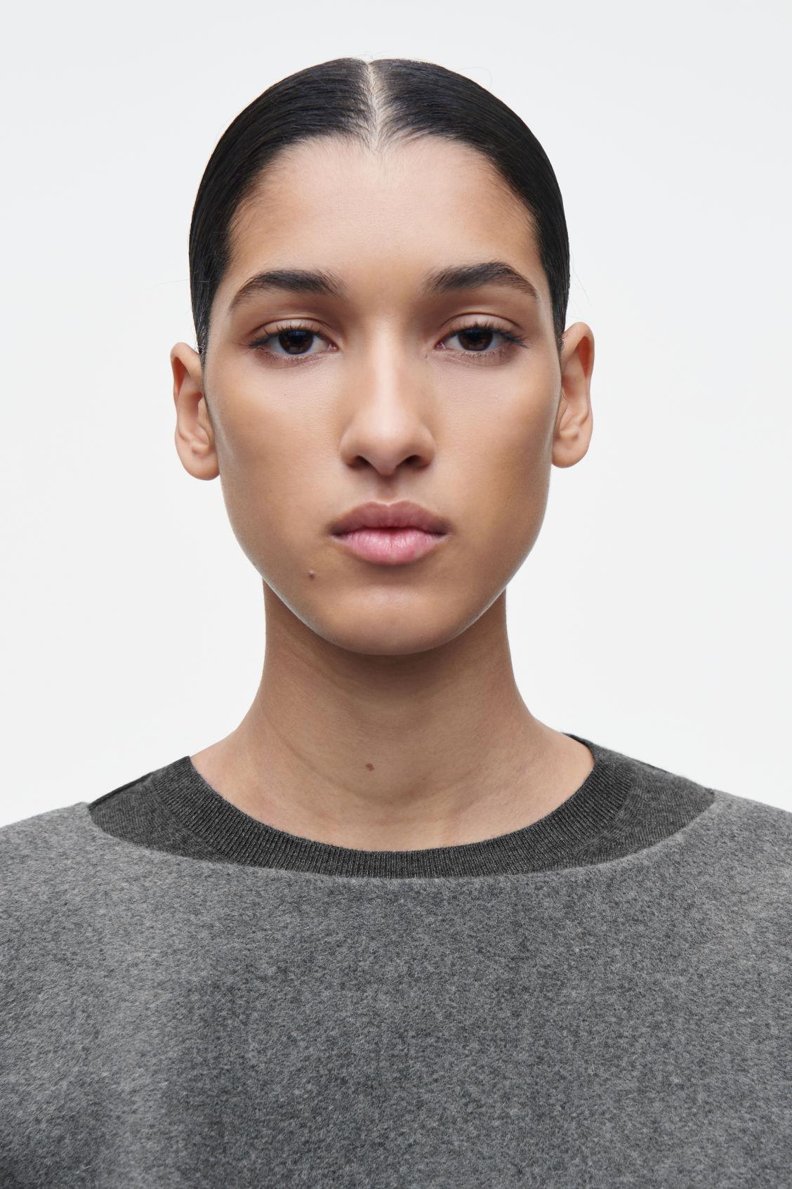 DOUBLE-FACED WOOL HYBRID CAPE Product Image