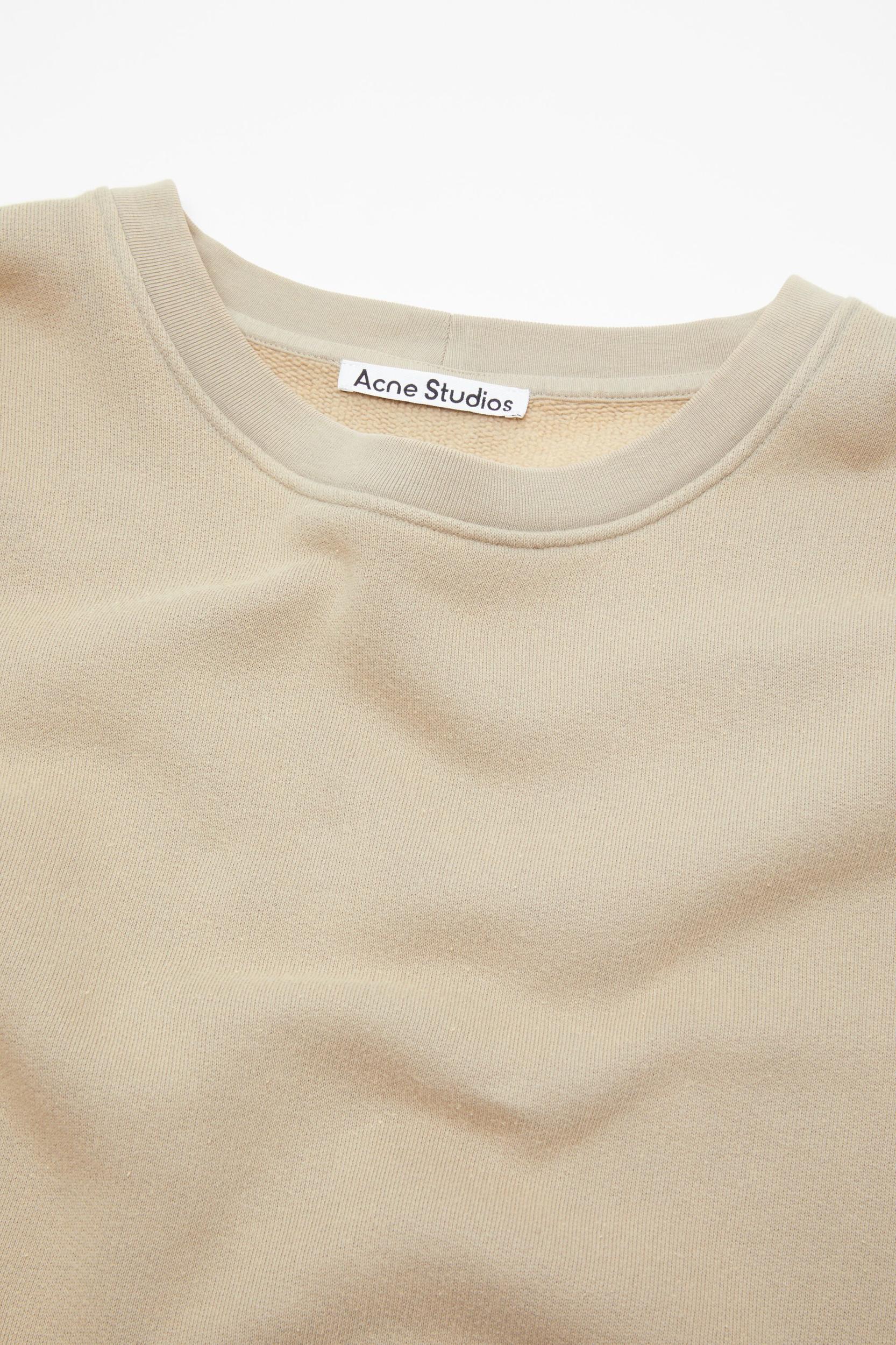 Sweater logo patch Product Image