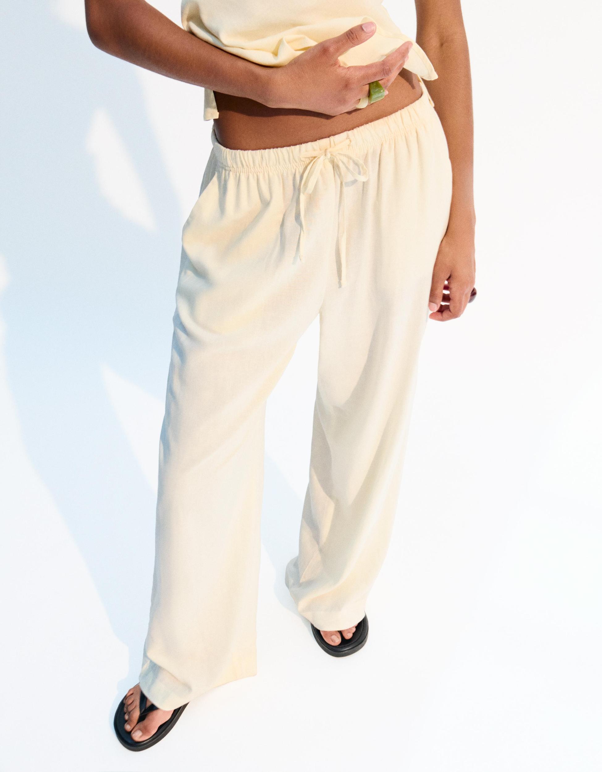 Linen blend pants with an elastic waistband Product Image