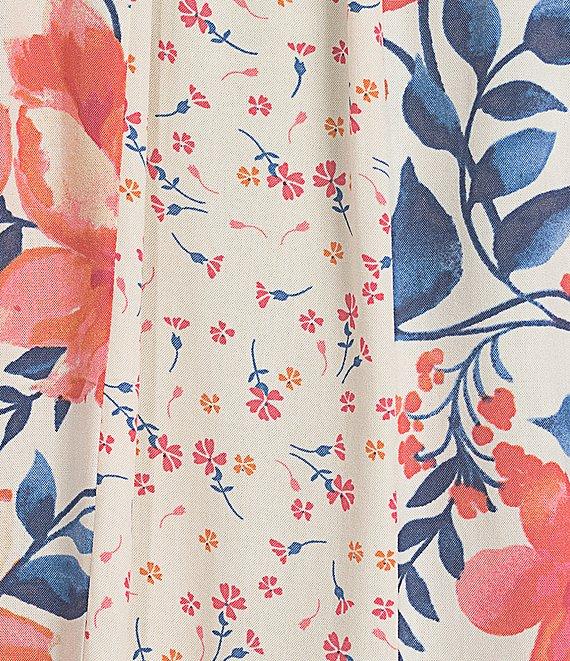 Figueroa & Flower Petite Size Printed Split V-Neck 3/4 Sleeve Top Product Image