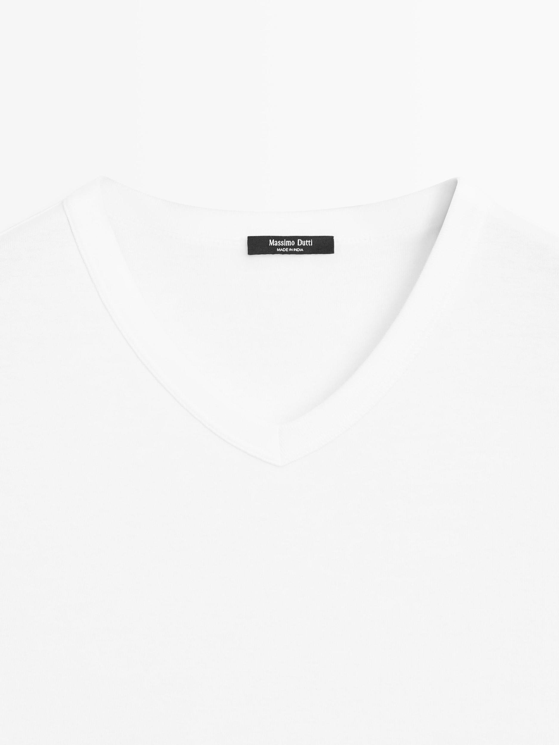 100% cotton V-neck T-shirt Product Image