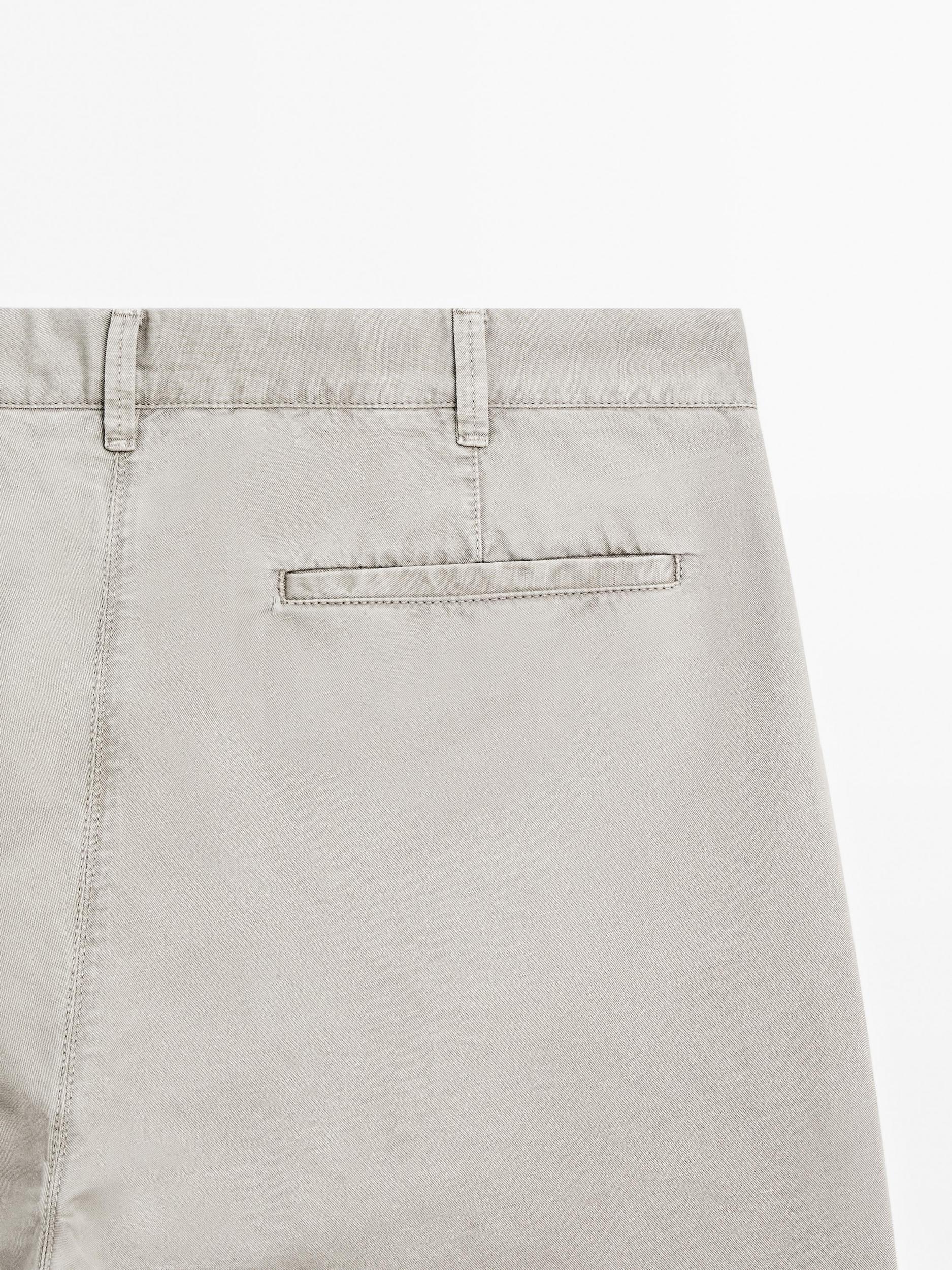 Lightweight linen blend Bermuda shorts Product Image