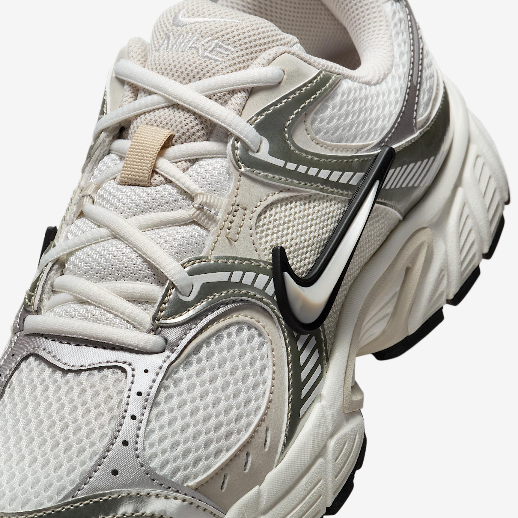 Nike Womens V5 RNR Shoes with Reflective Accents | HQ7901-107 Product Image