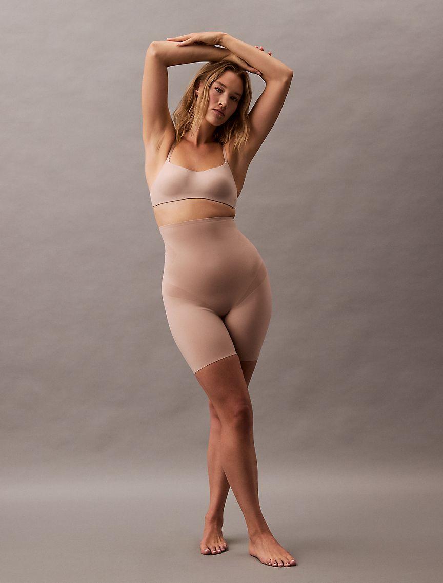 Stay-Put Stretch Short Product Image