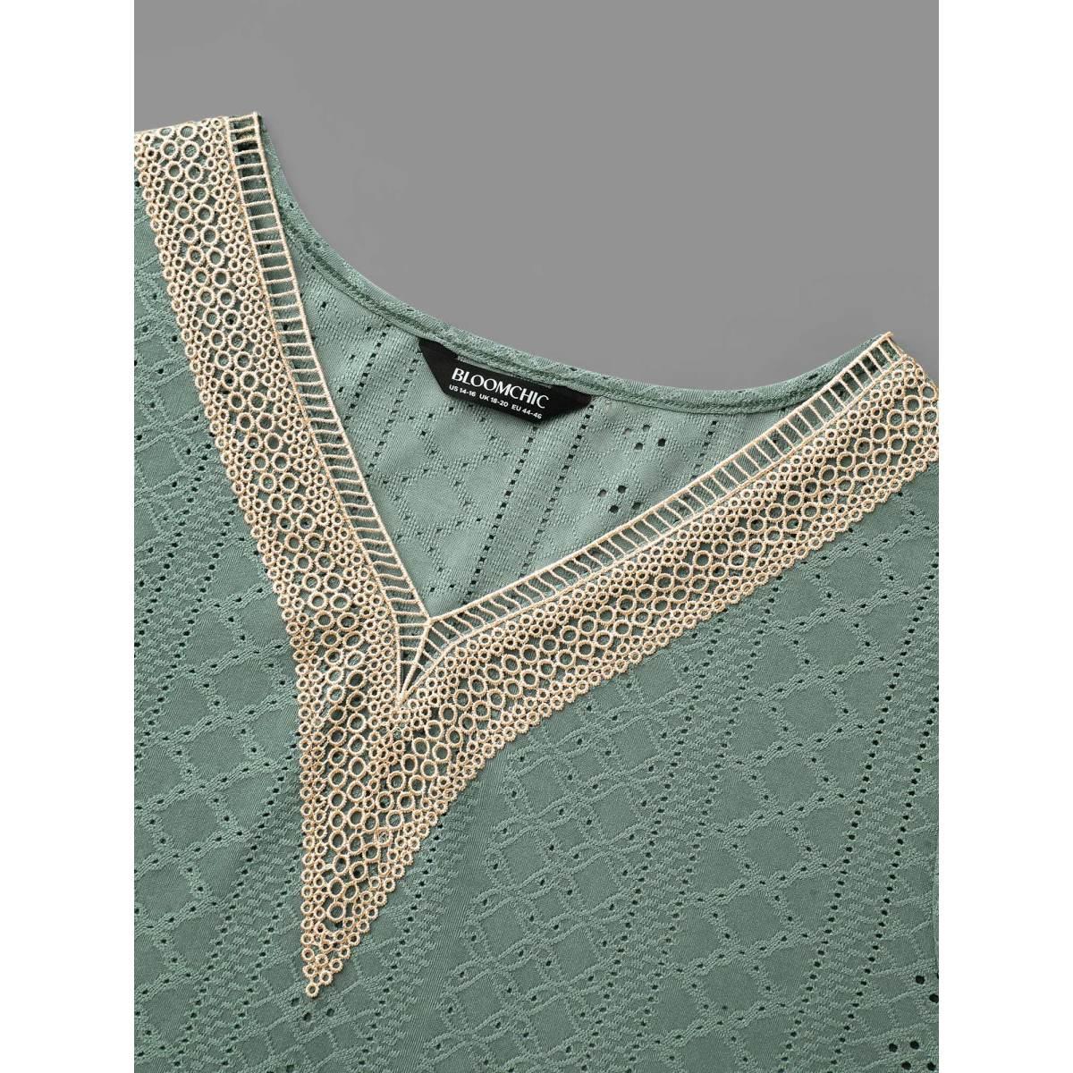Plus Size Woven Ribbon Patchwork Contrast T-shirt Greenbean Women Casual Woven ribbon&lace trim V-neck Everyday T-shirts BloomChic 22-24/3X Product Image