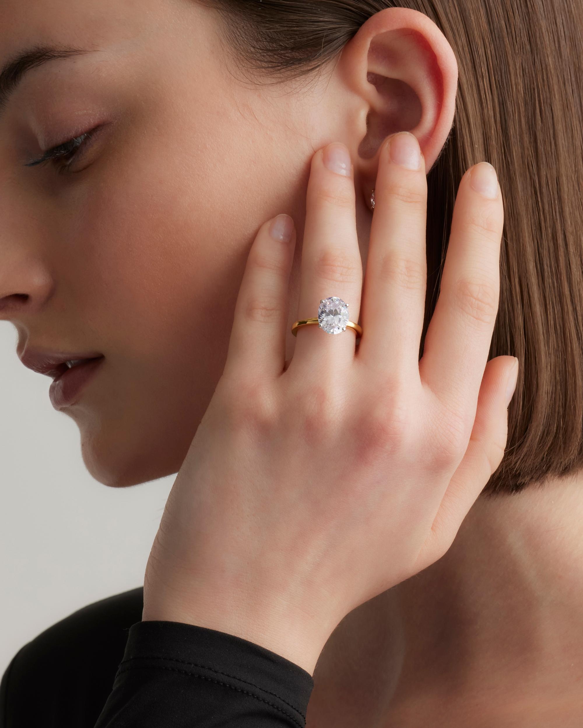 Quince | Women's Lab Grown Diamond Oval Comfort Fit Engagement Ring Product Image