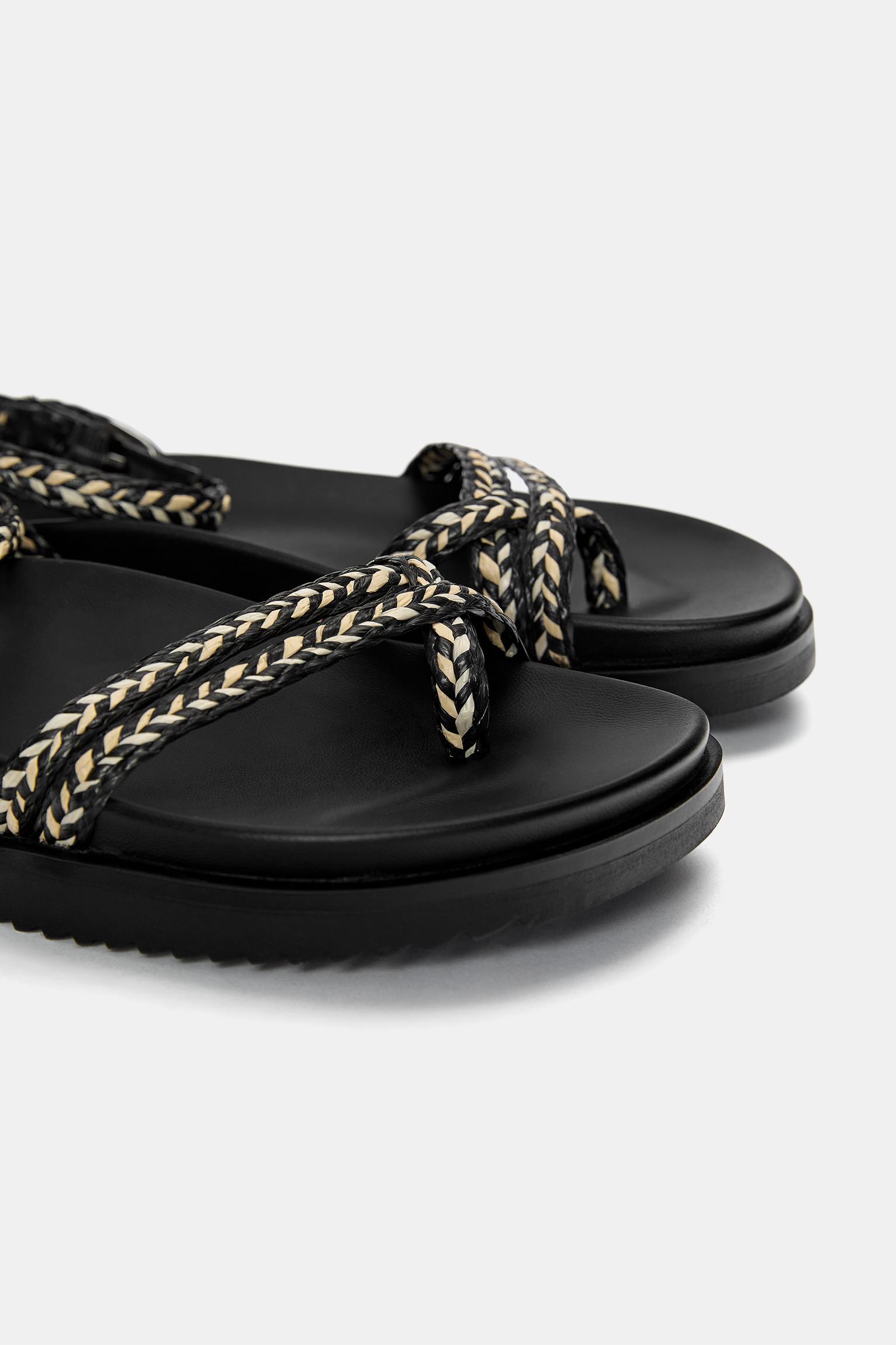 Braided flat sandals Product Image