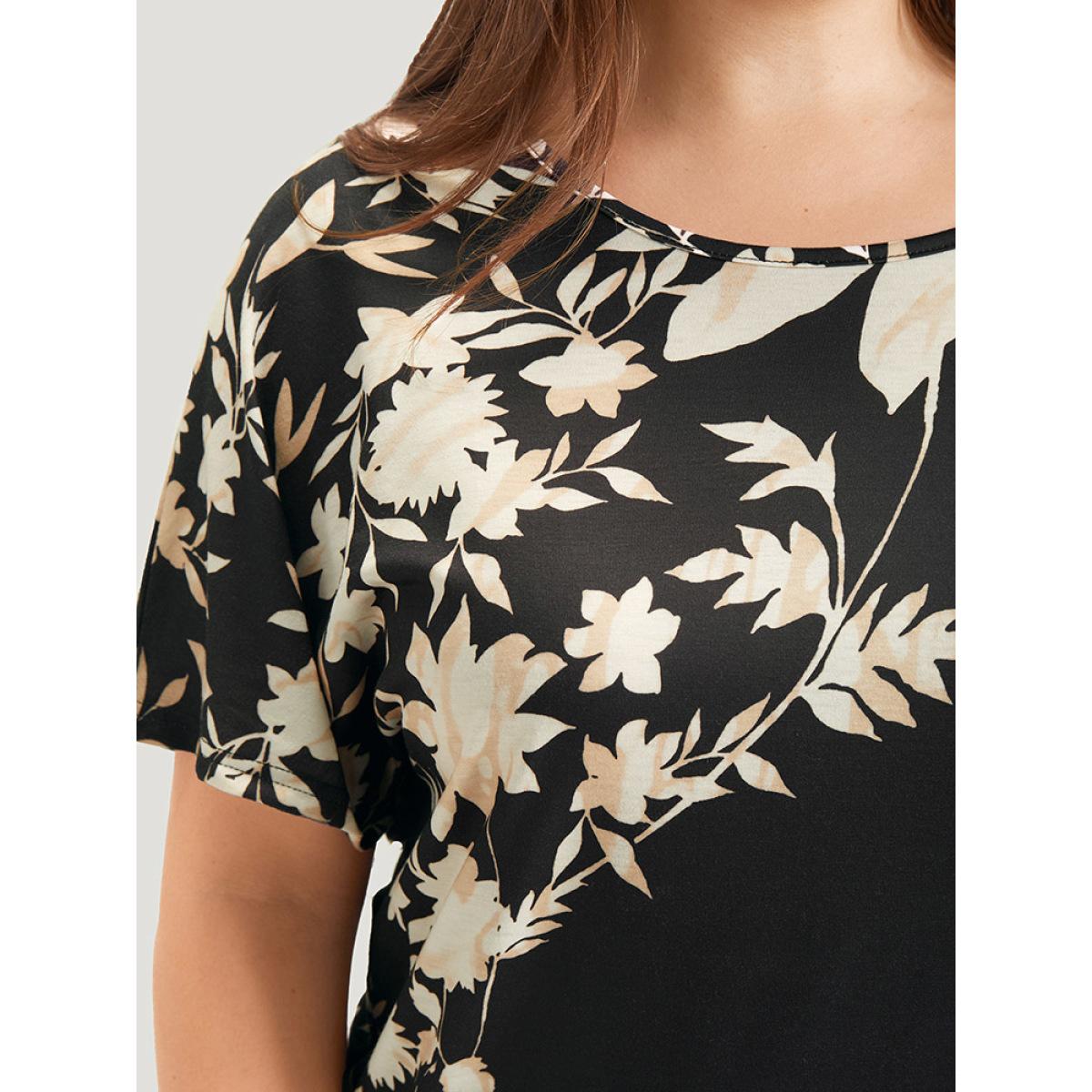 Plus Size Floral Printed Short Sleeve Round Neck T-shirt BlackFlower Women Elegant Floral Round Neck Going out T-shirts BloomChic 30/6X Product Image