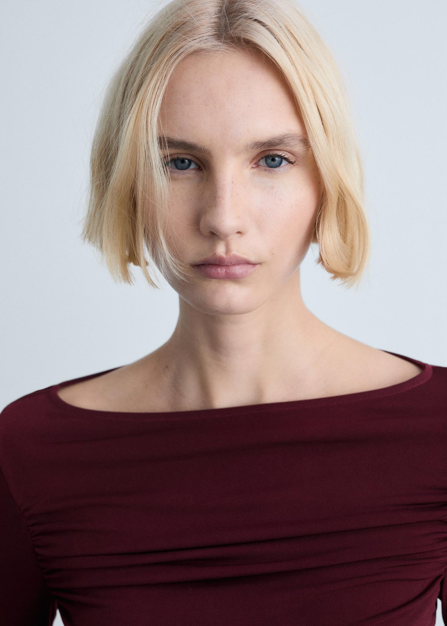 Draped fitted t-shirt - Women | MANGO USA Product Image