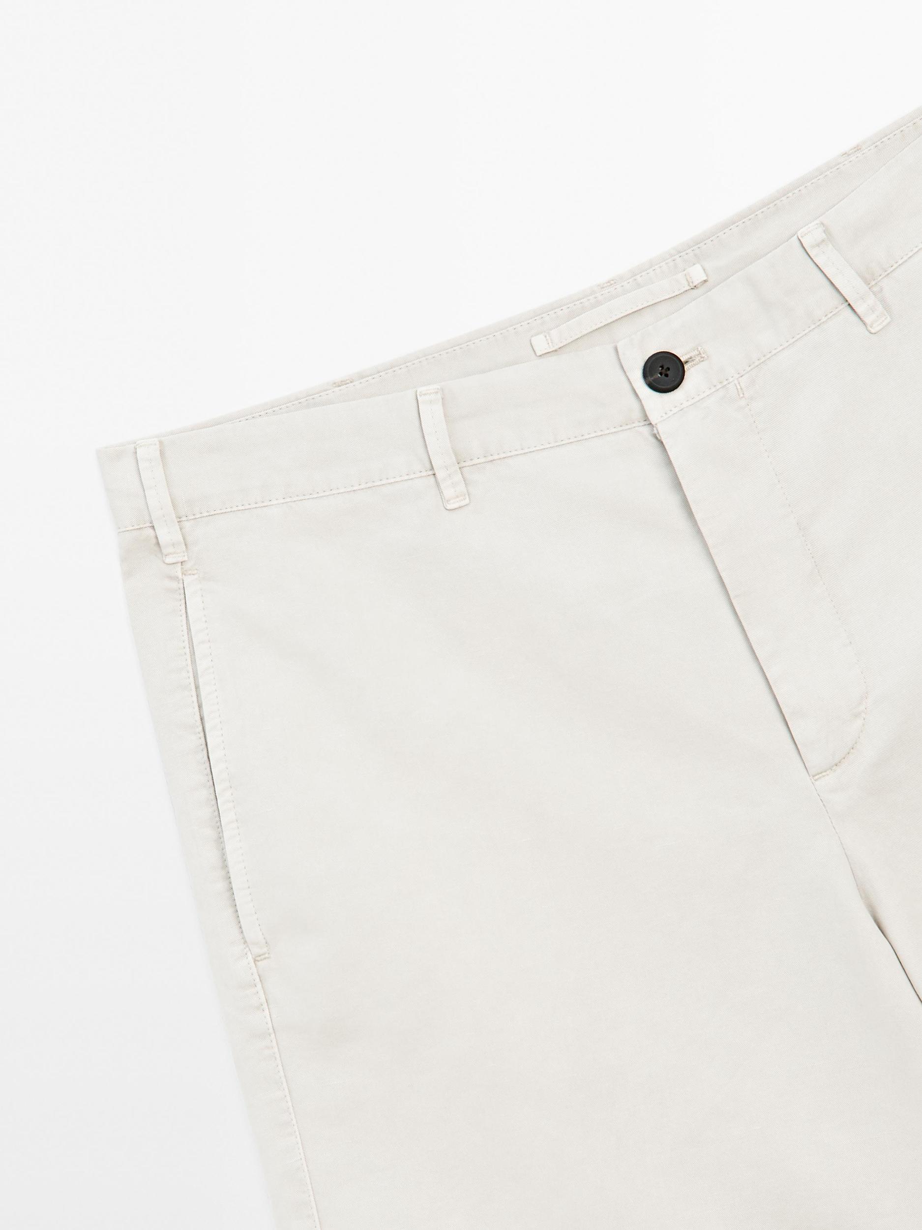 Lightweight linen blend Bermuda shorts Product Image