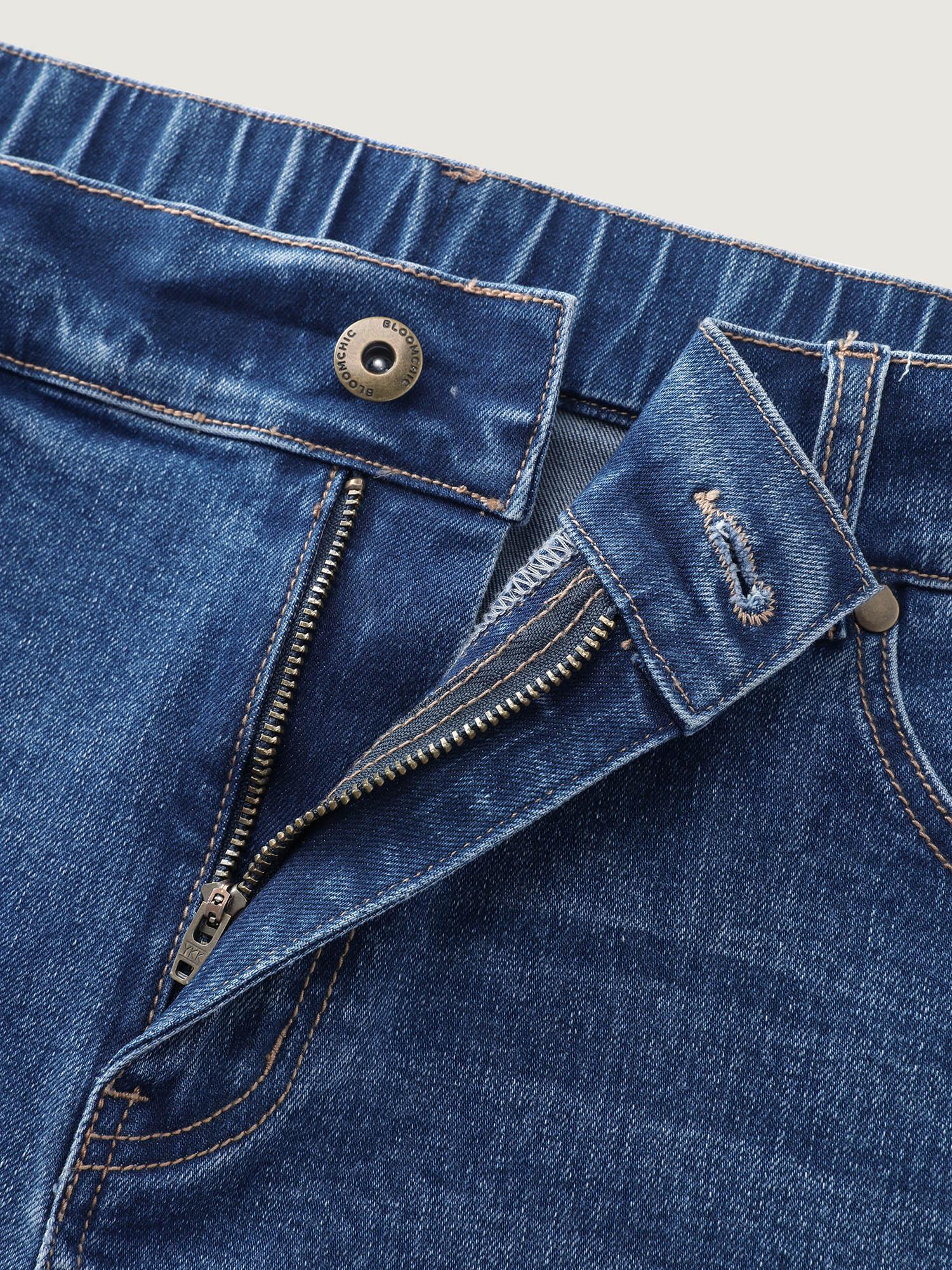 Curve-Friendly Stretchy Straight-Leg Denim Shorts Female Product Image