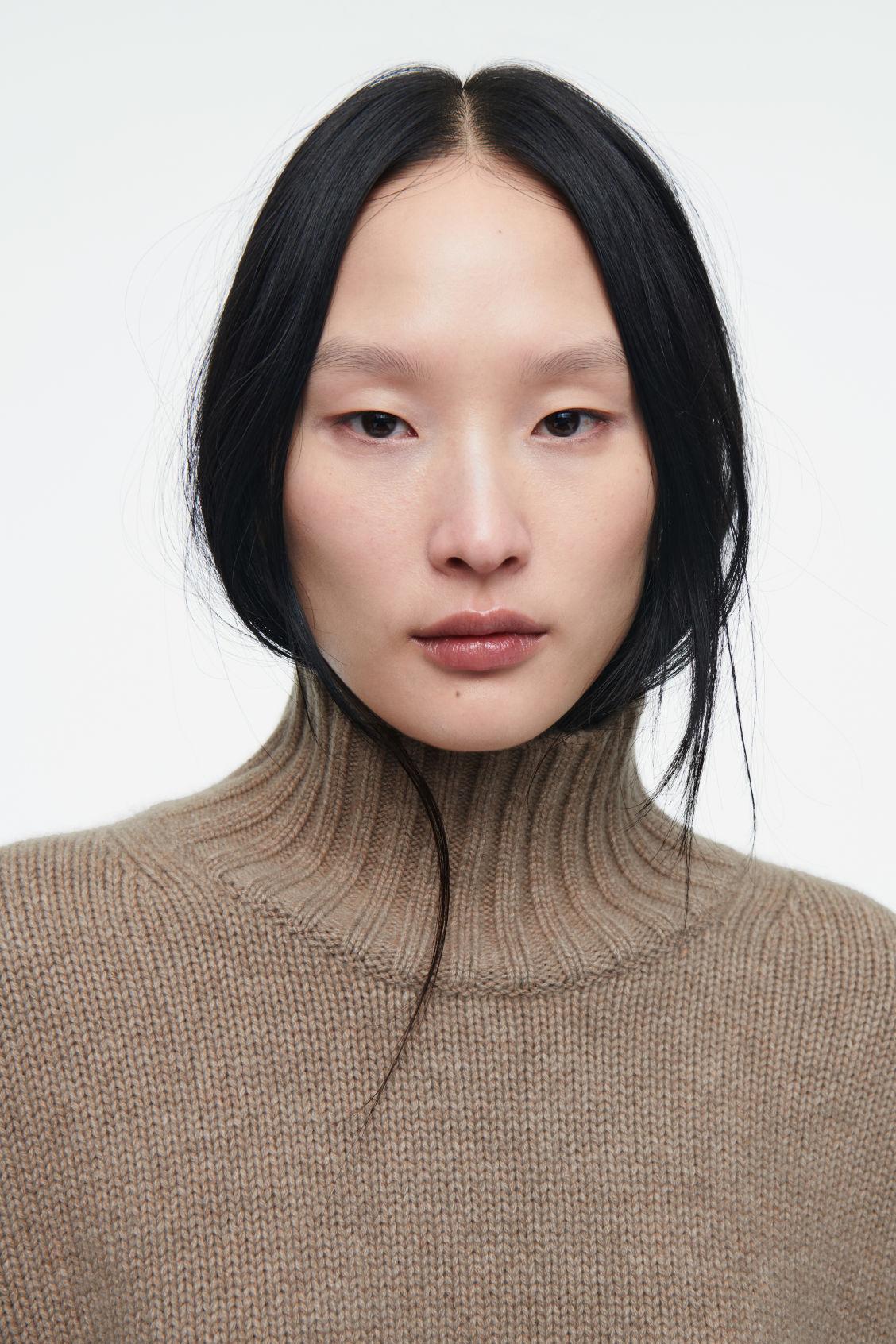 CHUNKY PURE CASHMERE TURTLENECK SWEATER Product Image