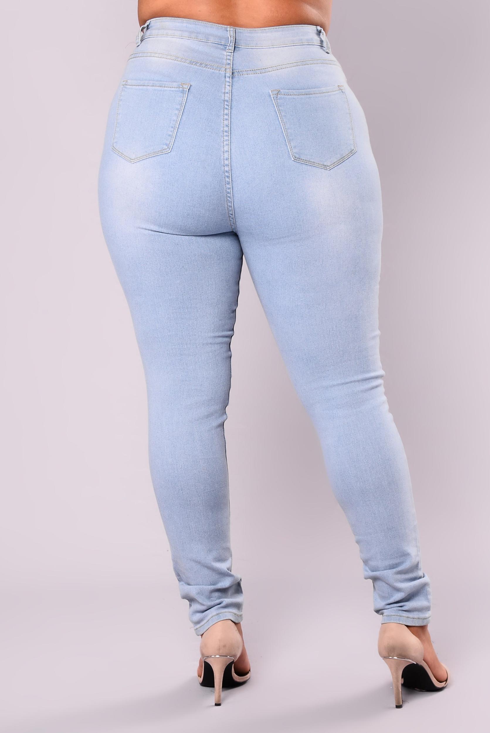 Drive To The Ocean Jeans - Light Blue Wash Product Image