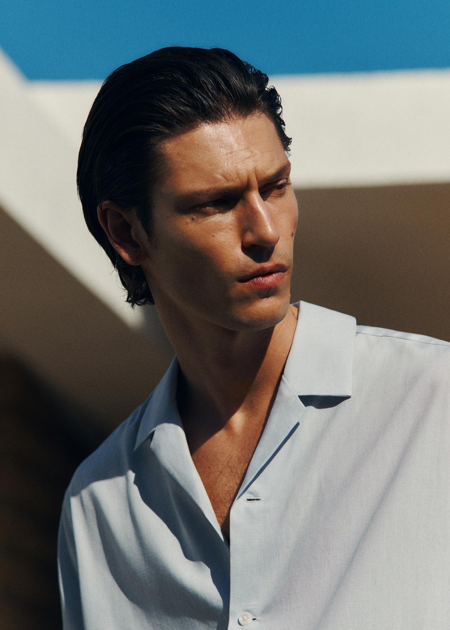 Tencel-linen bowling-collar shirt - Men | MANGO USA Product Image