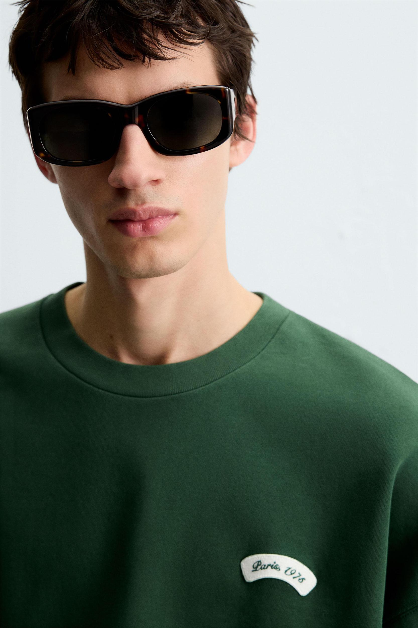 CONTRAST PATCH SWEATSHIRT Product Image