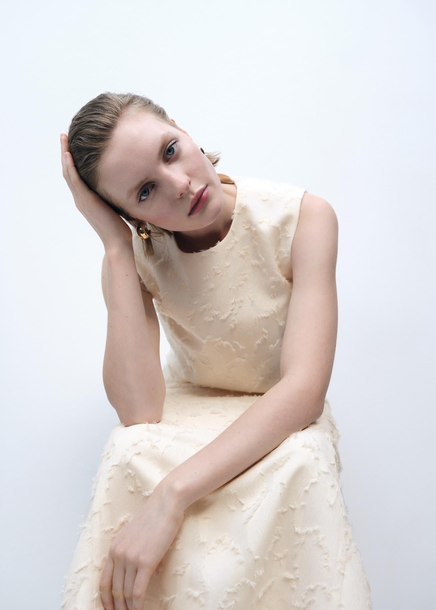 Textured crop top - Women | MANGO USA Product Image