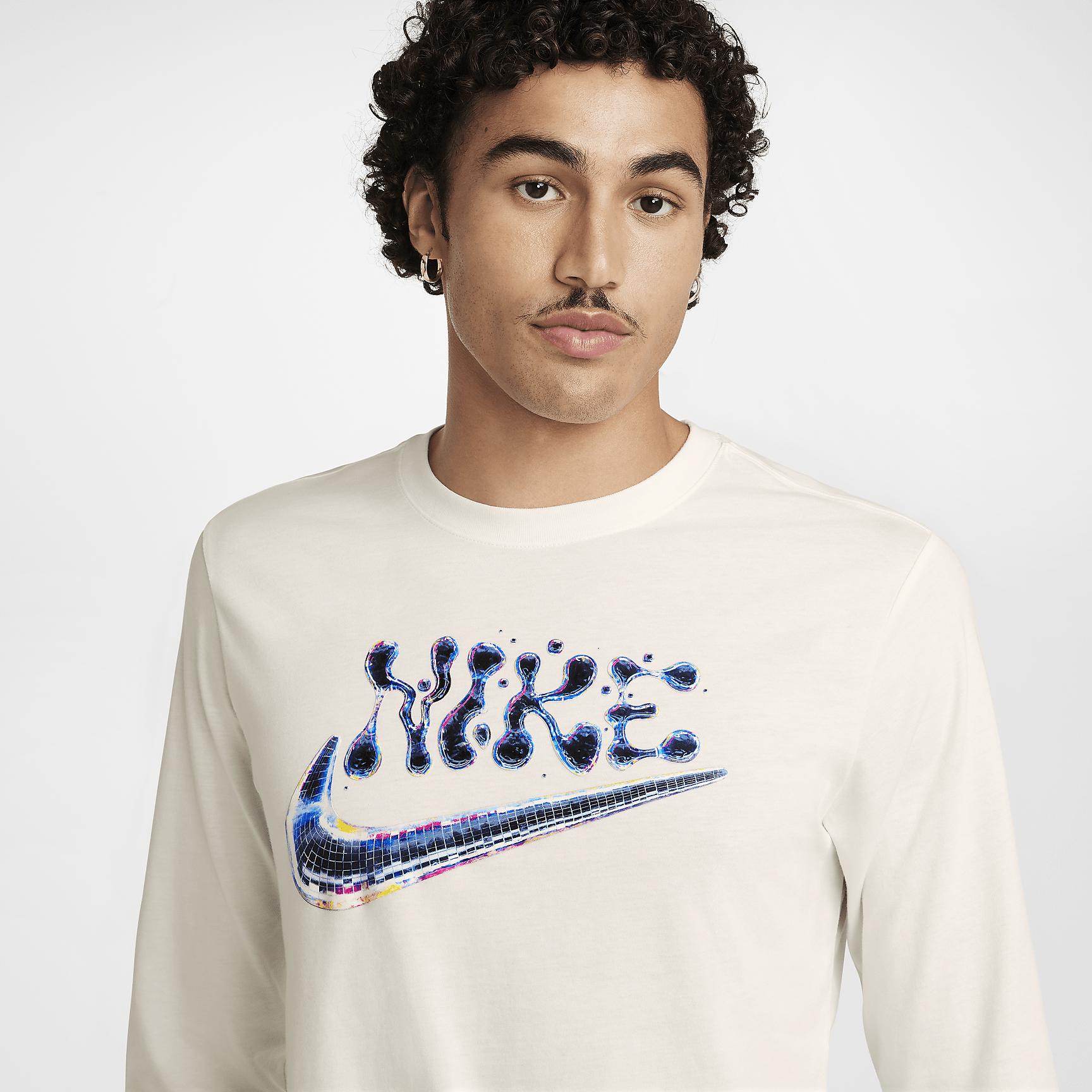Nike Sportswear Club Long-Sleeve T-Shirt Product Image