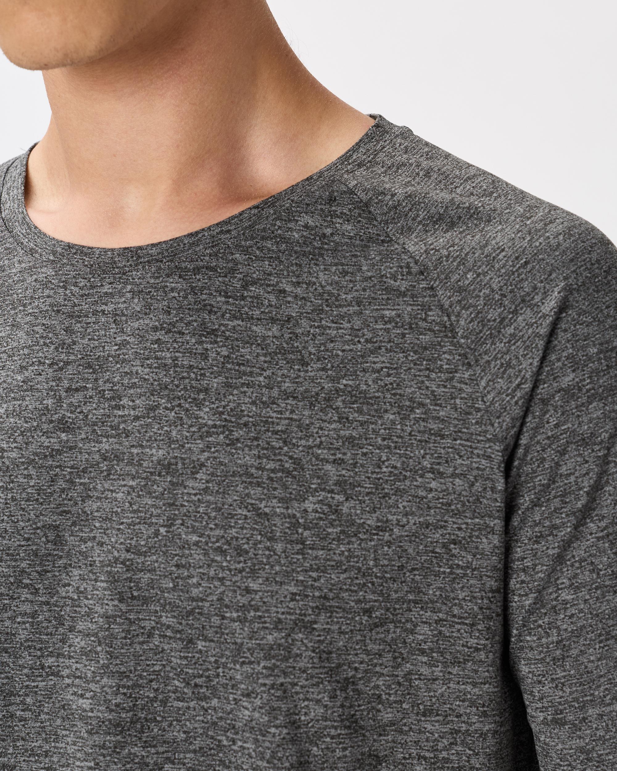 Quince | Men's Super Soft Performance Long Sleeve T-Shirt Flowknit Activewear, 100% Polyester Product Image