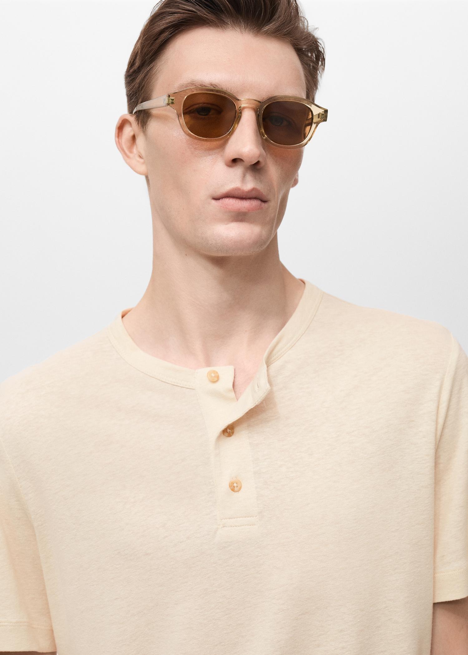 Button linen blend T-shirt - Men | MANGO USA Product Image