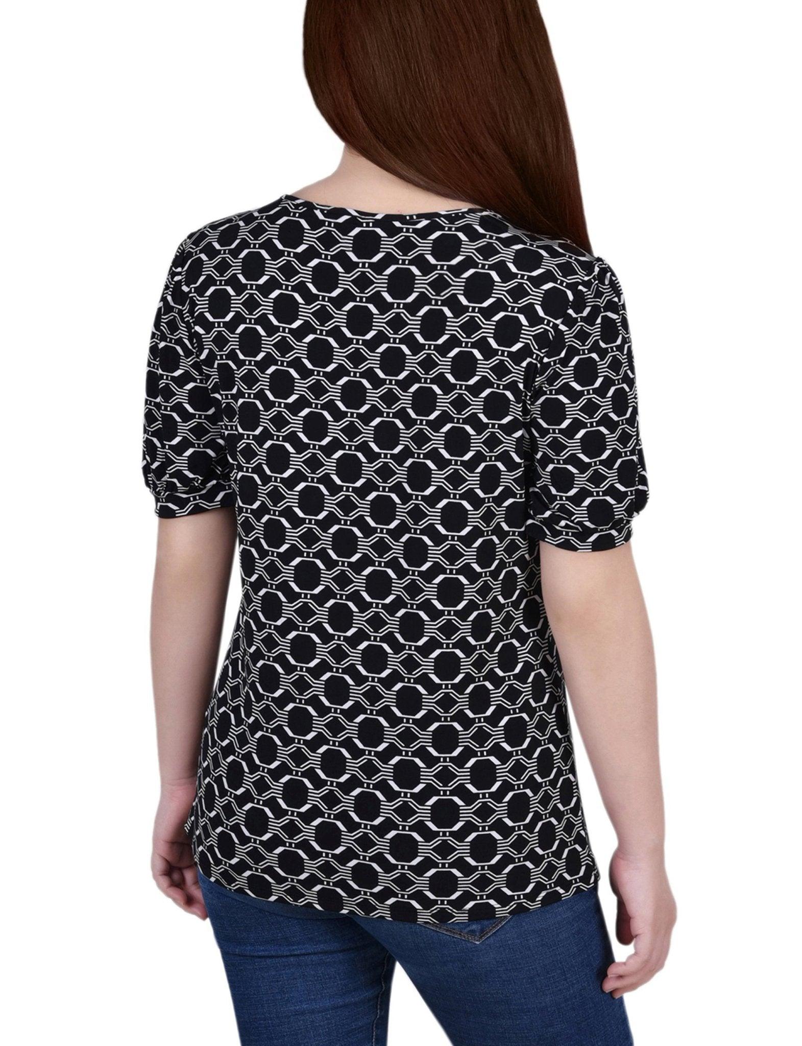 Black White Link 3/4 Sleeve Blouse With Necklace - Petite Product Image