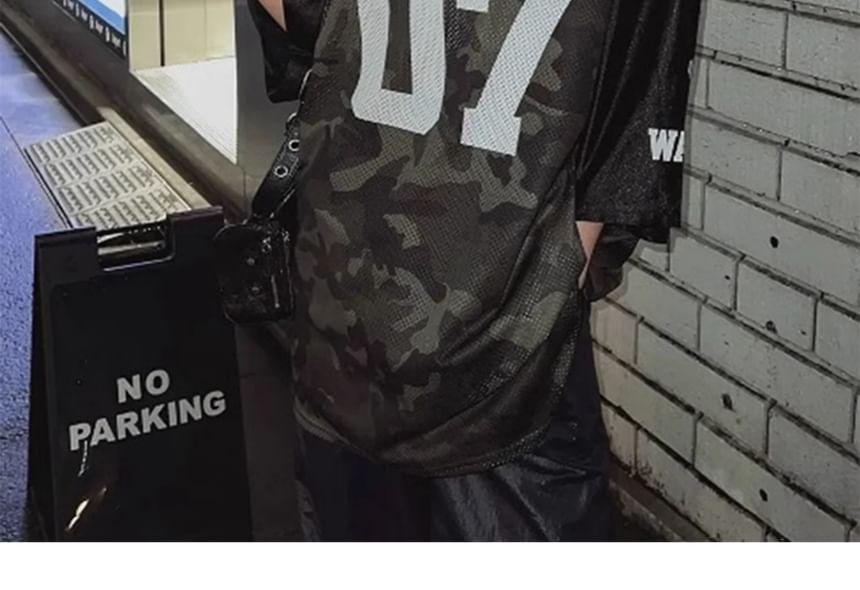 Short-Sleeve V-Neck Camo Print Numbering T-Shirt Product Image