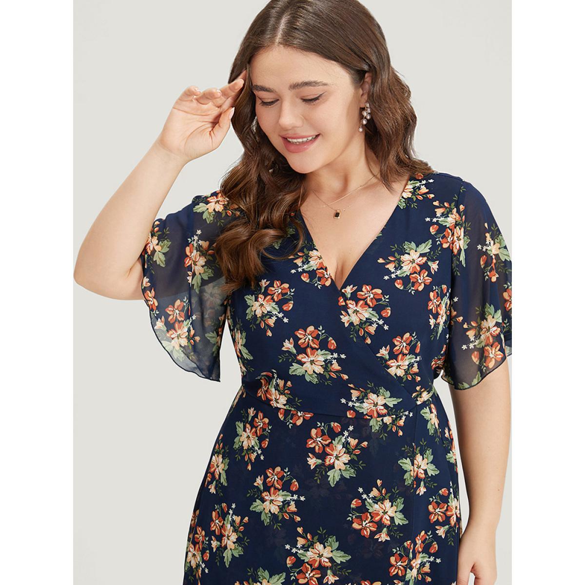 Plus Size Floral Print Mesh Pocket Wrap Hem Dress DarkBlue Women Elegant Lined V-neck Short sleeve Curvy Midi Dress BloomChic 14-16/1X Product Image