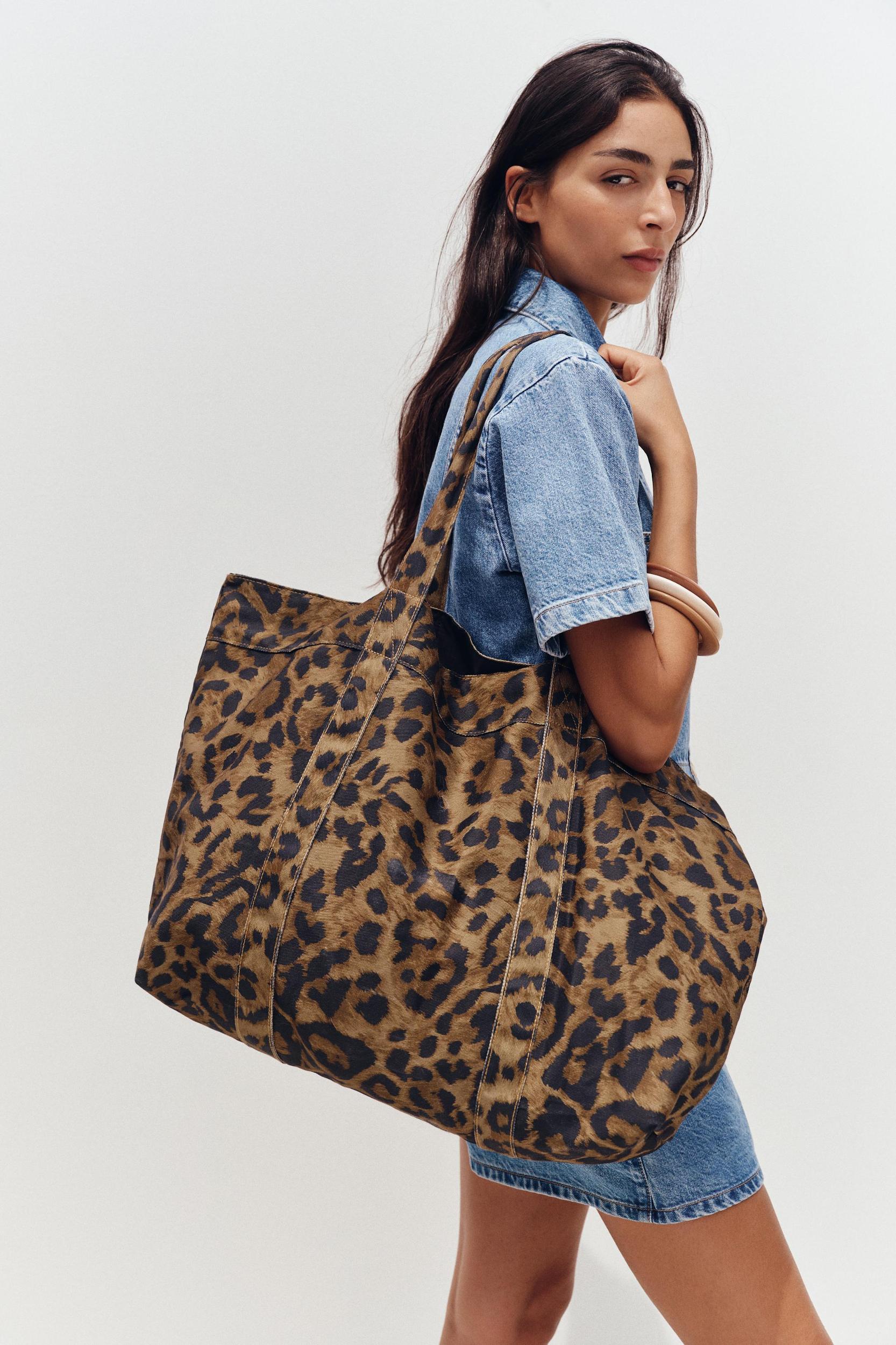 ANIMAL PRINT TWILL MAXI TOTE BAG Product Image