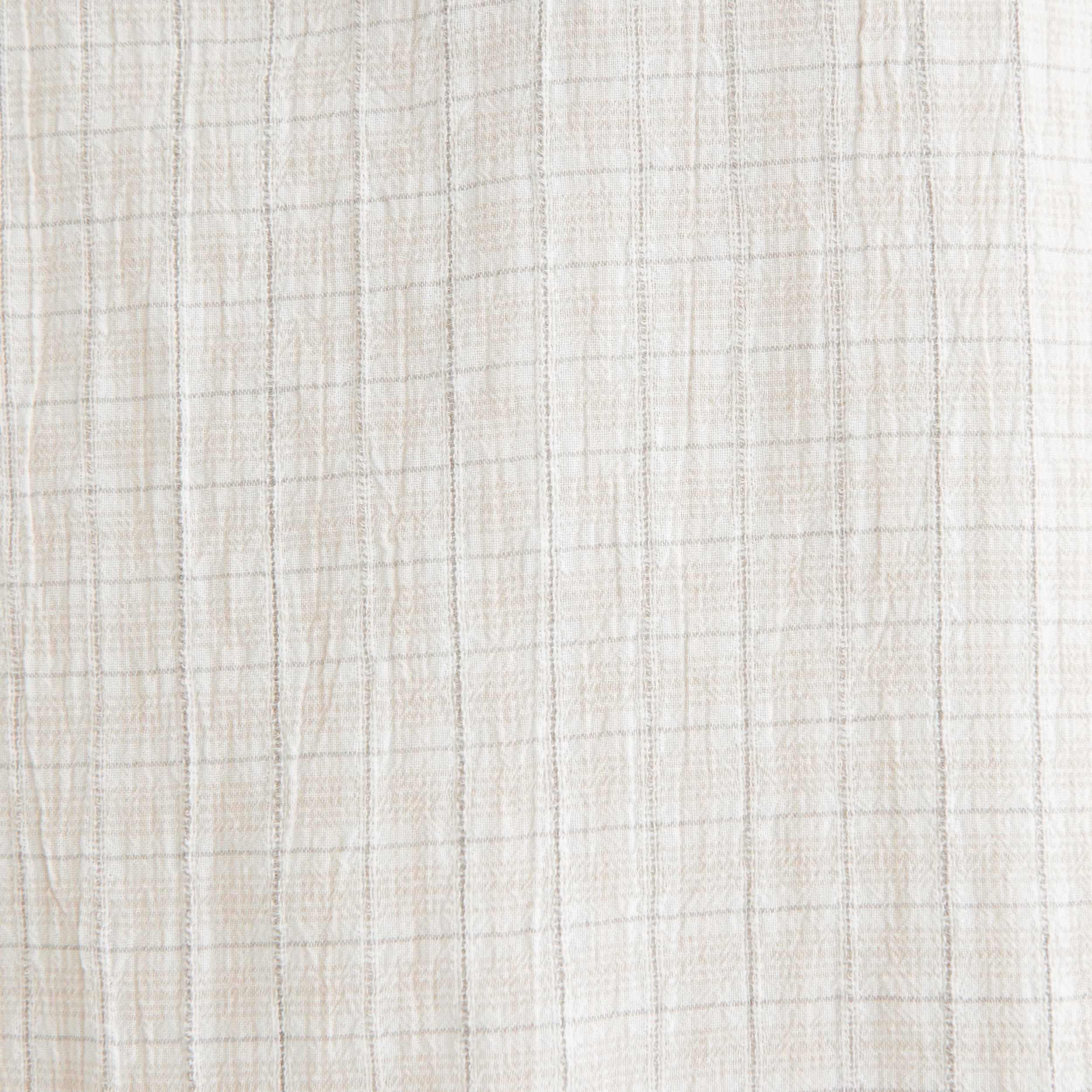 Long-Sleeve Plaid Button-Up Shirt Product Image