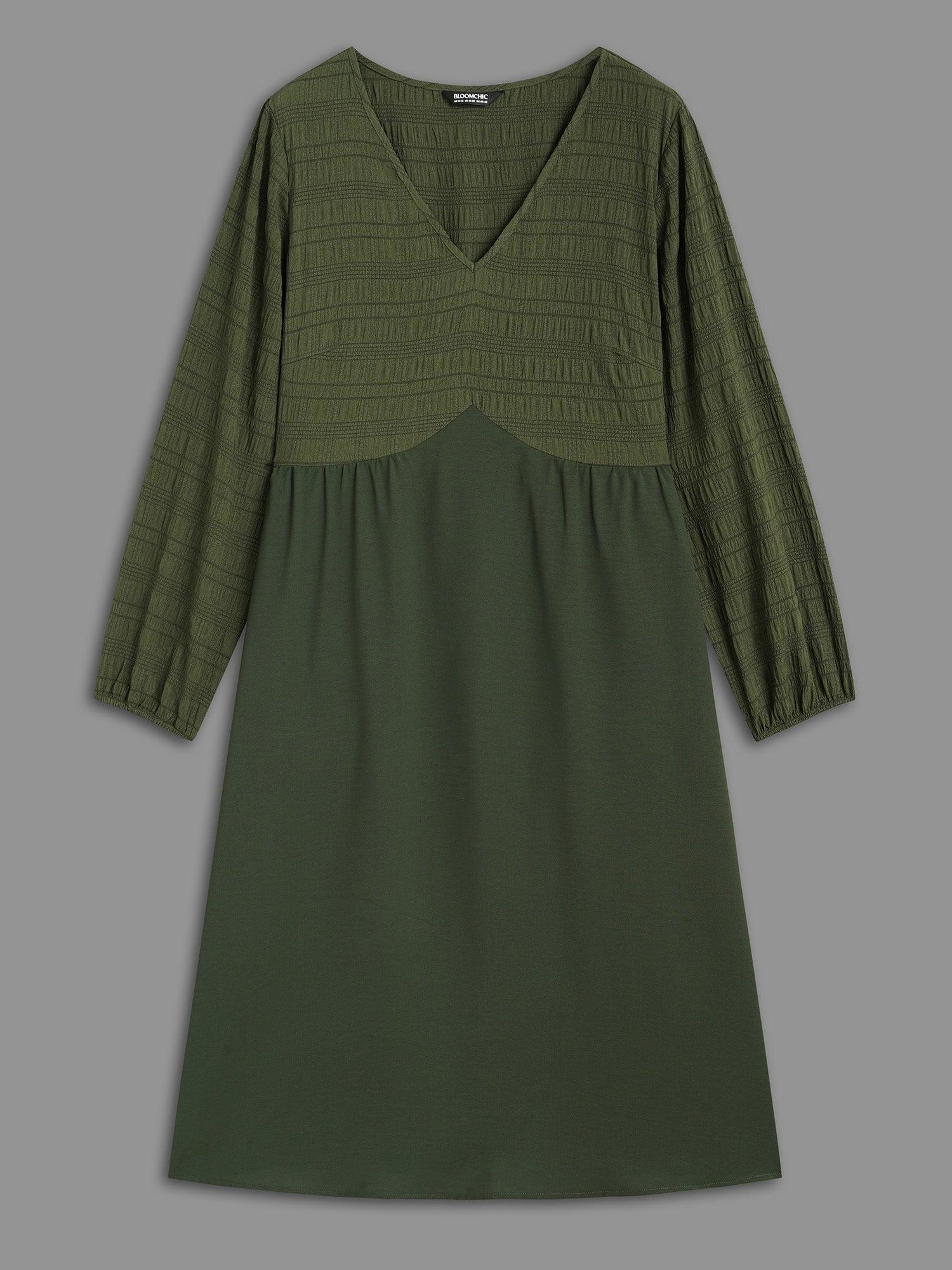 V-Neck Splicing Textured Knit Dress Female Product Image