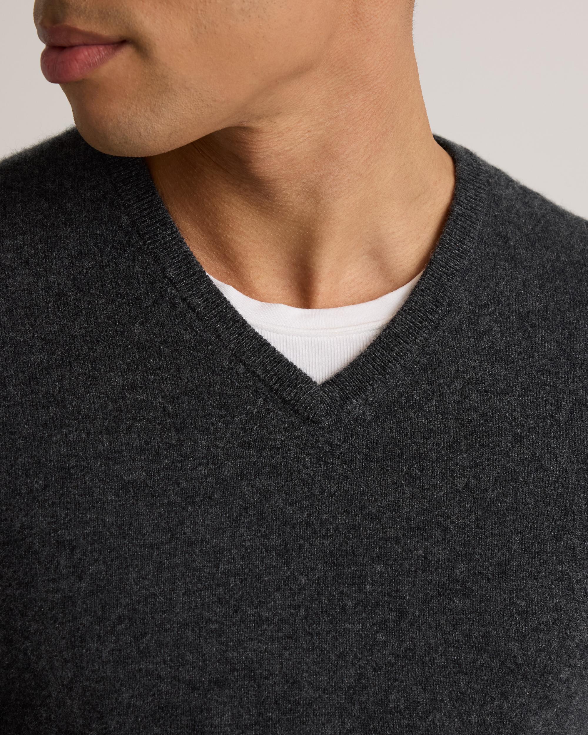 Quince | Men's Mongolian Cashmere V-Neck Sweater Product Image