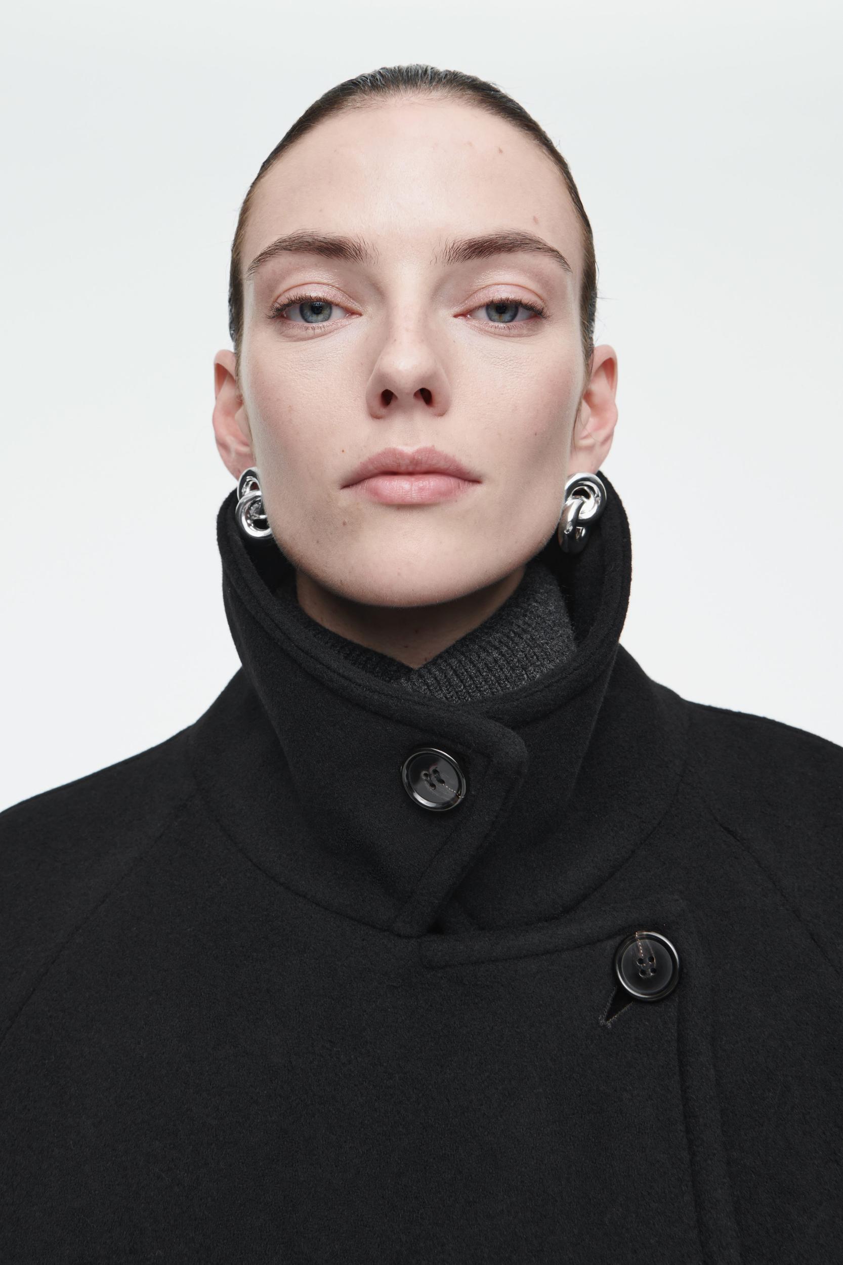 OVERSIZED DOUBLE-BREASTED WOOL COAT Product Image