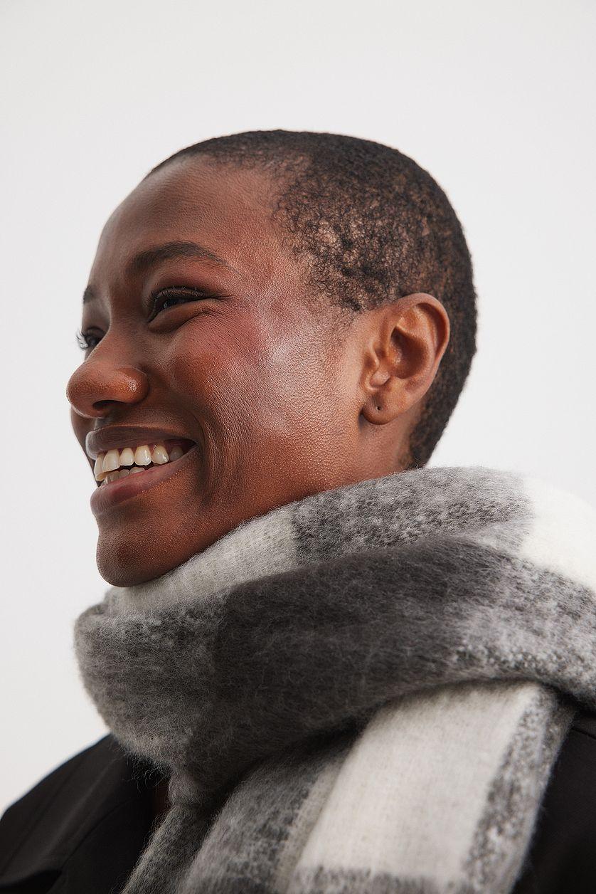 Checkered Scarf Product Image