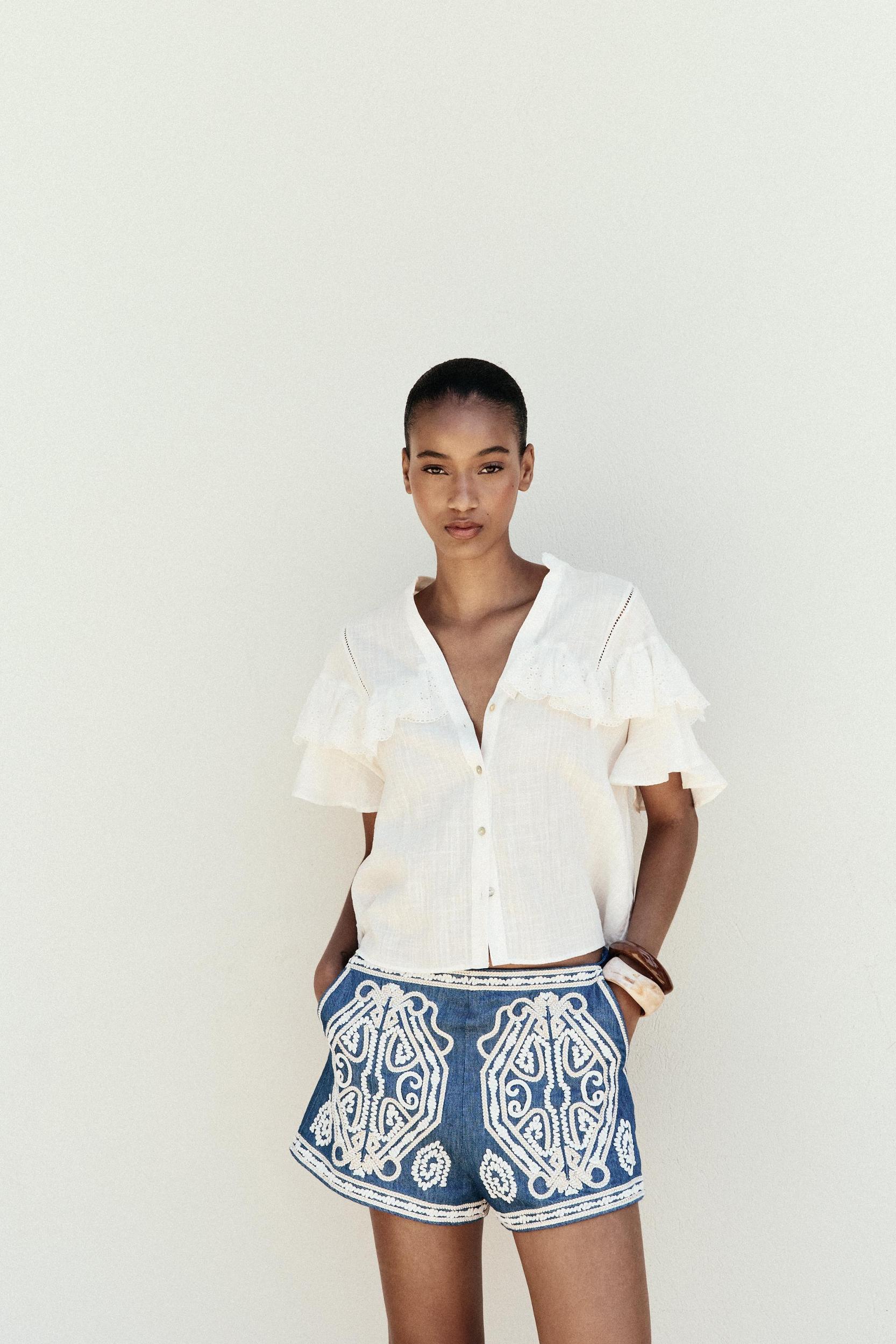 SHORT SLEEVE RUFFLE BLOUSE Product Image