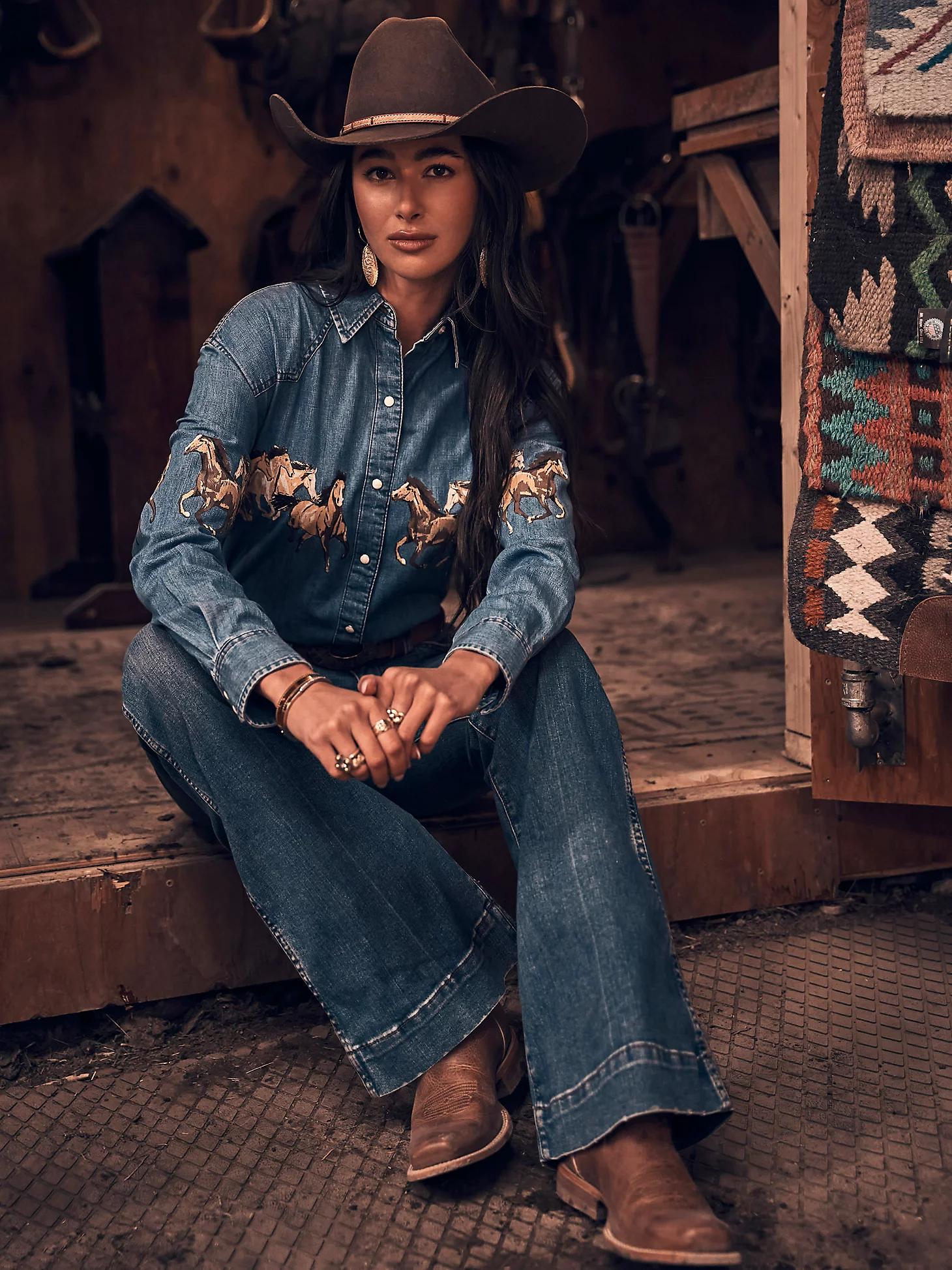 Women's Wrangler Horses Boyfriend Western Snap Shirt in Mid Denim Product Image