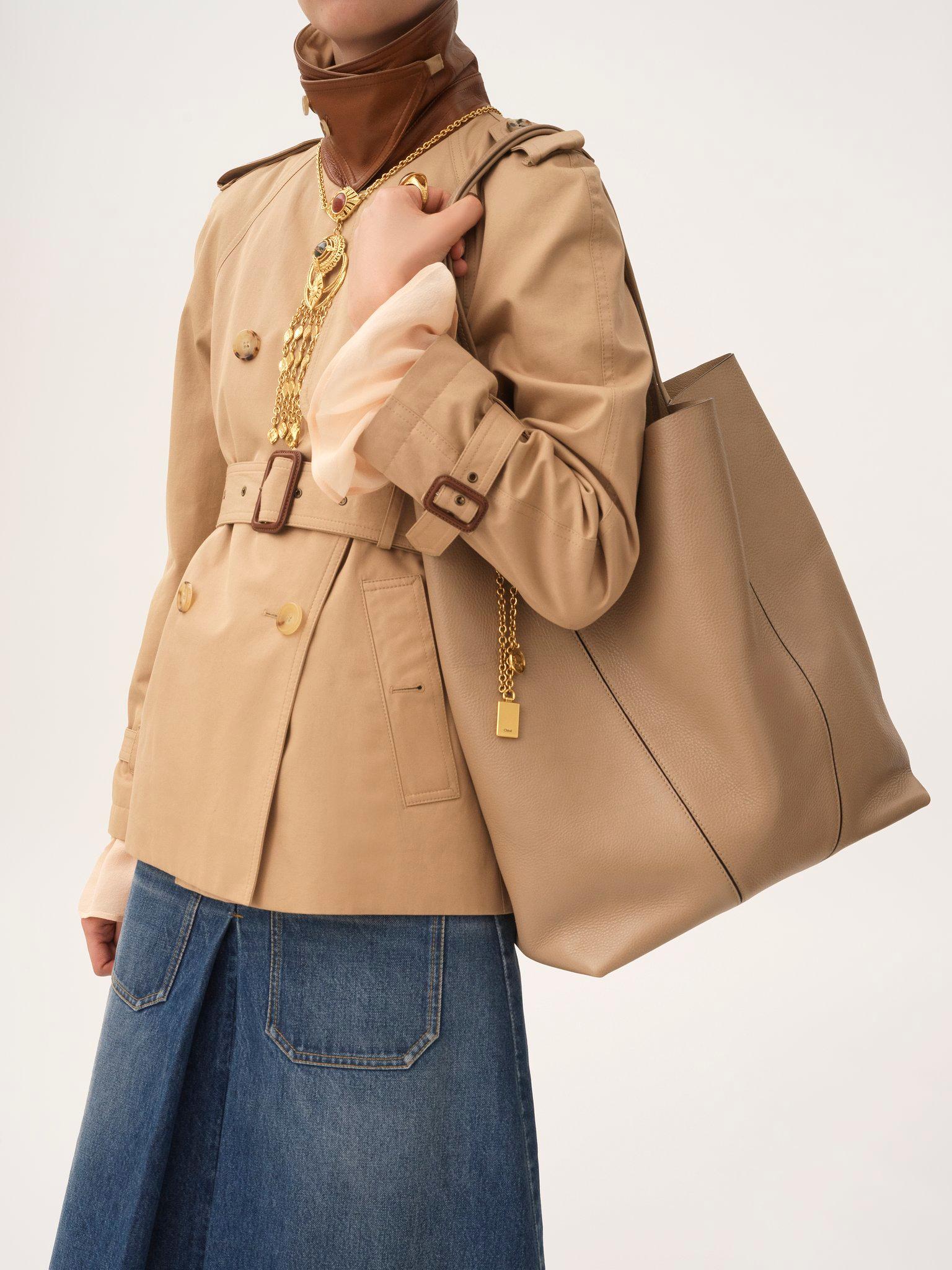Large Chloé Spin tote bag in grained leather Product Image