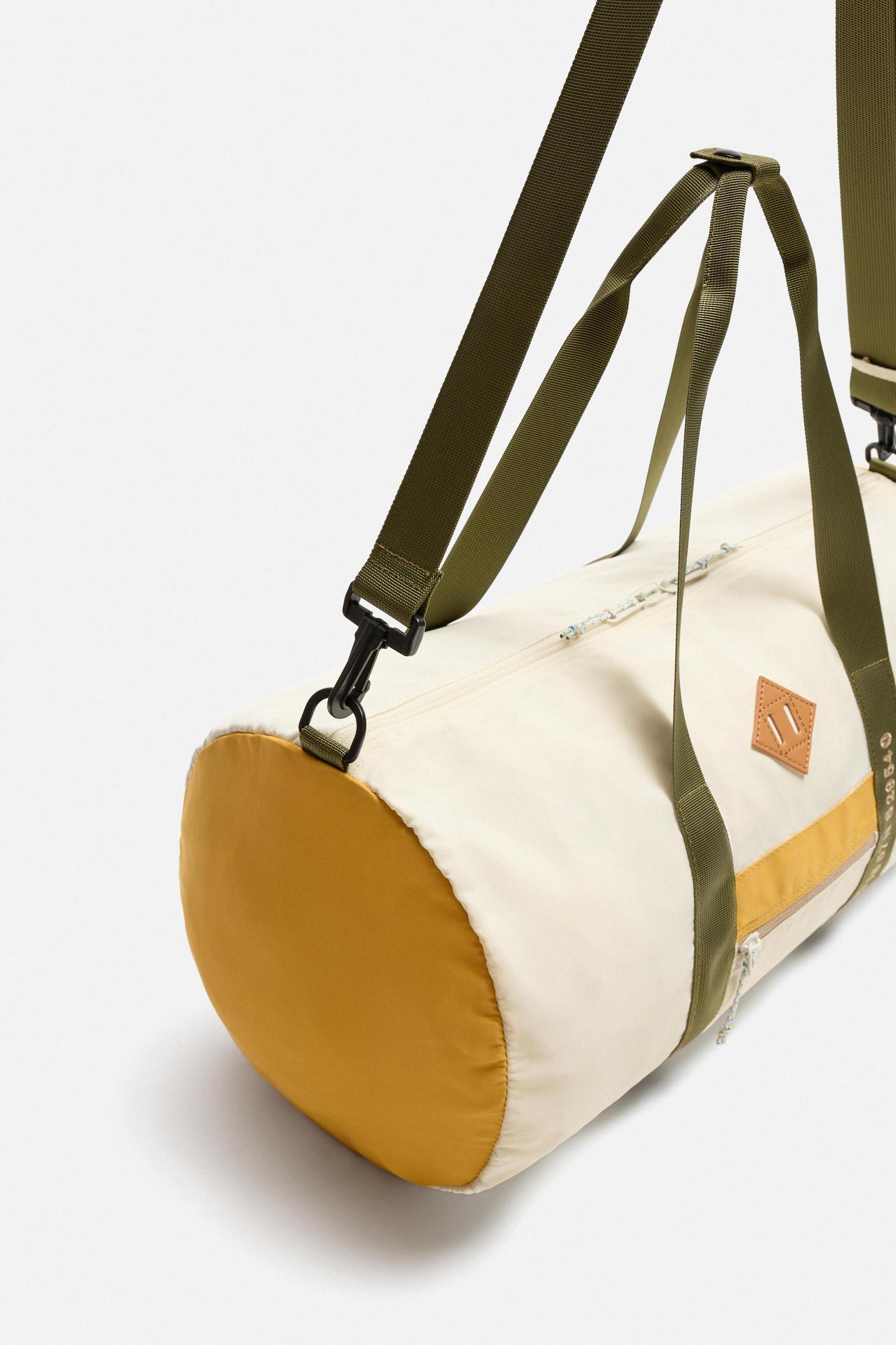 CONTRAST TRAVEL BAG Product Image