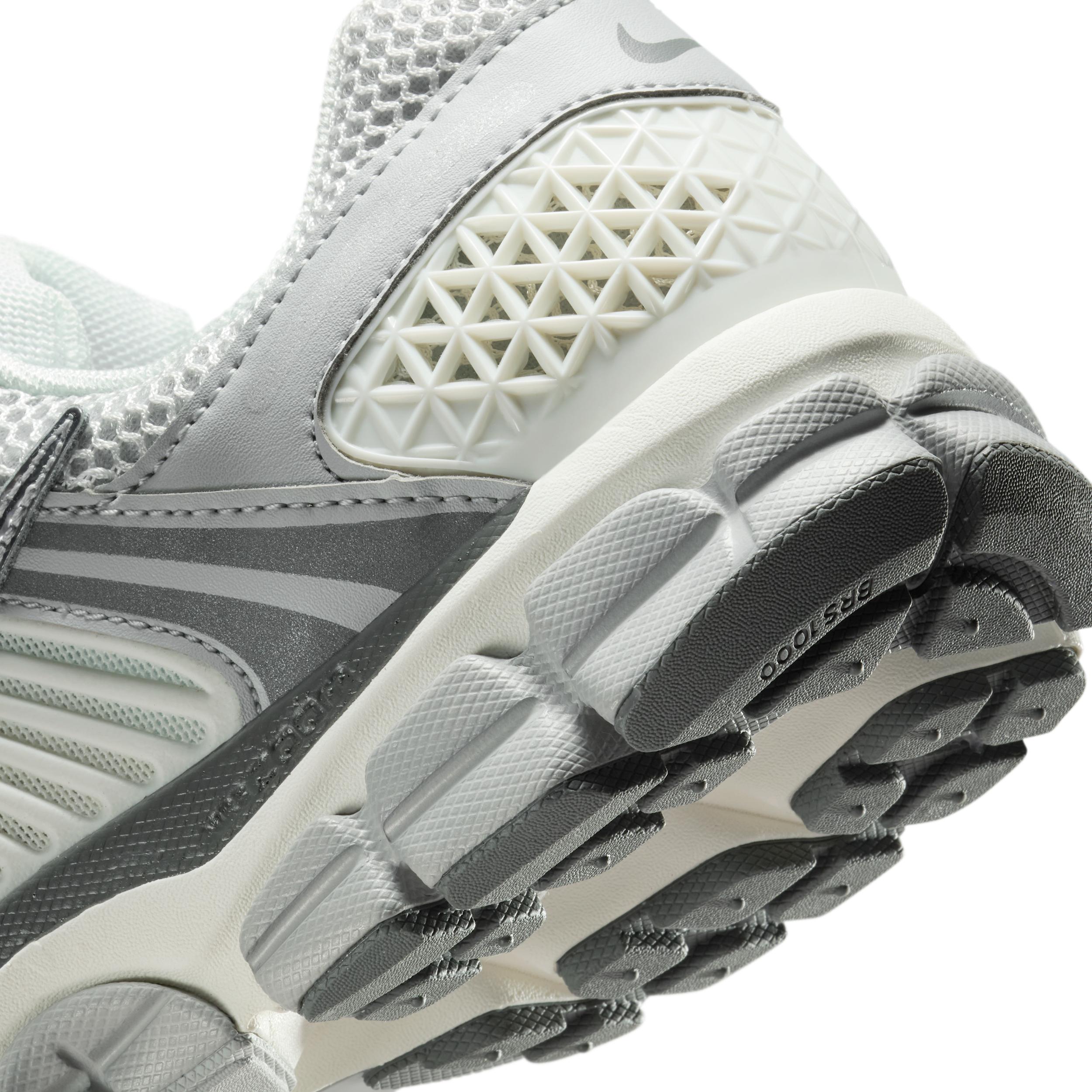 Nike Mens Zoom Vomero Shoes | IM2219-121 Product Image
