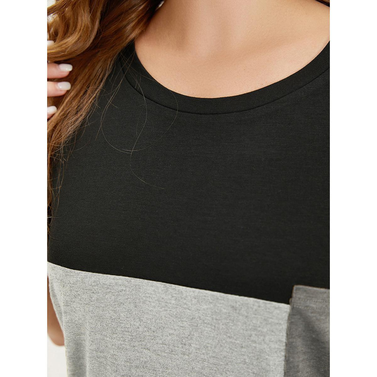 Plus Size Colorblock Contrast Patched Pocket Batwing Sleeve T-shirt Gray Women Casual Contrast Colorblock Round Neck Dailywear T-shirts BloomChic 30/6X Product Image