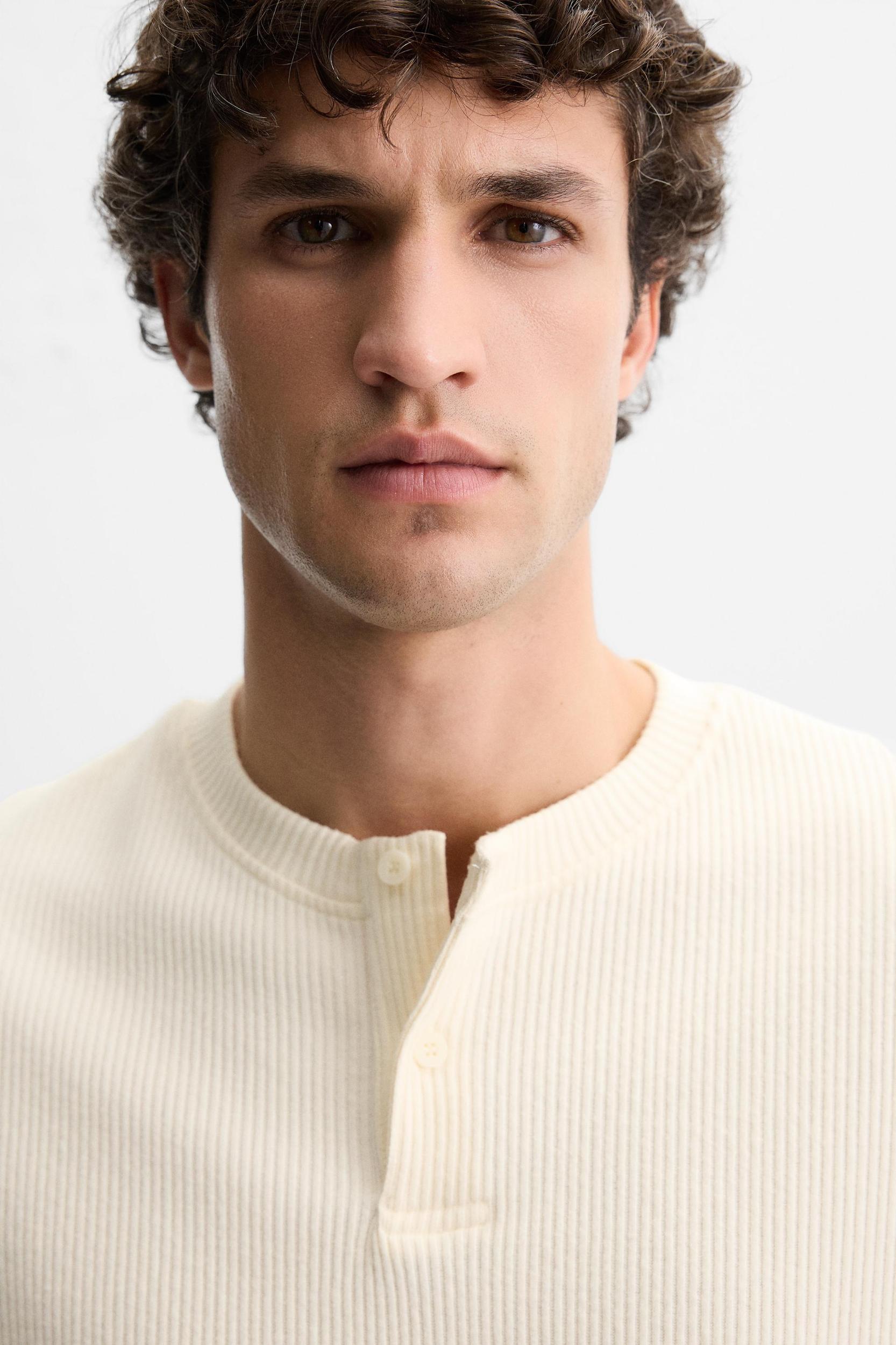 RIBBED TEXTURED T-SHIRT Product Image