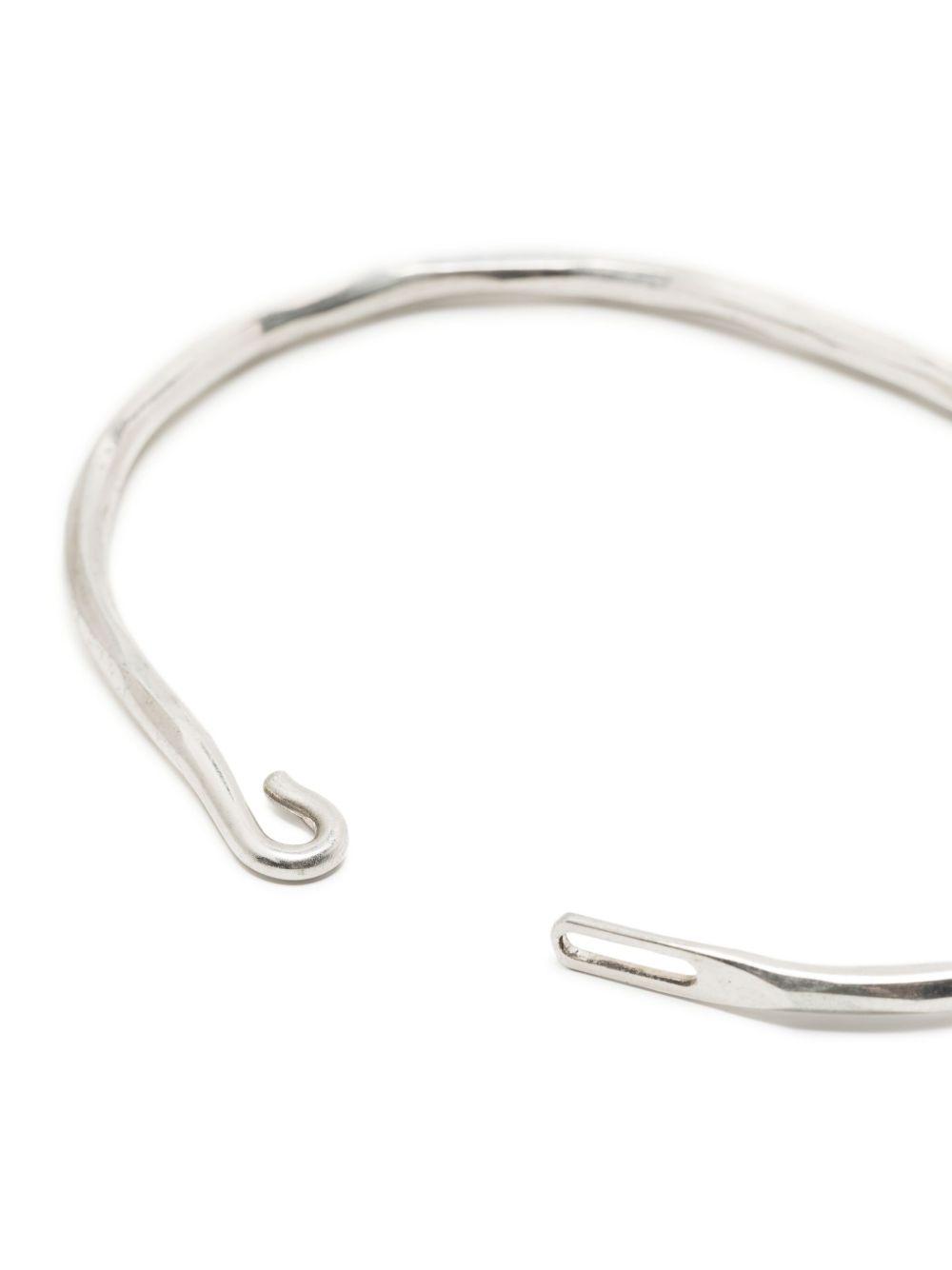 M2640 hammered-effect silver bangle Product Image