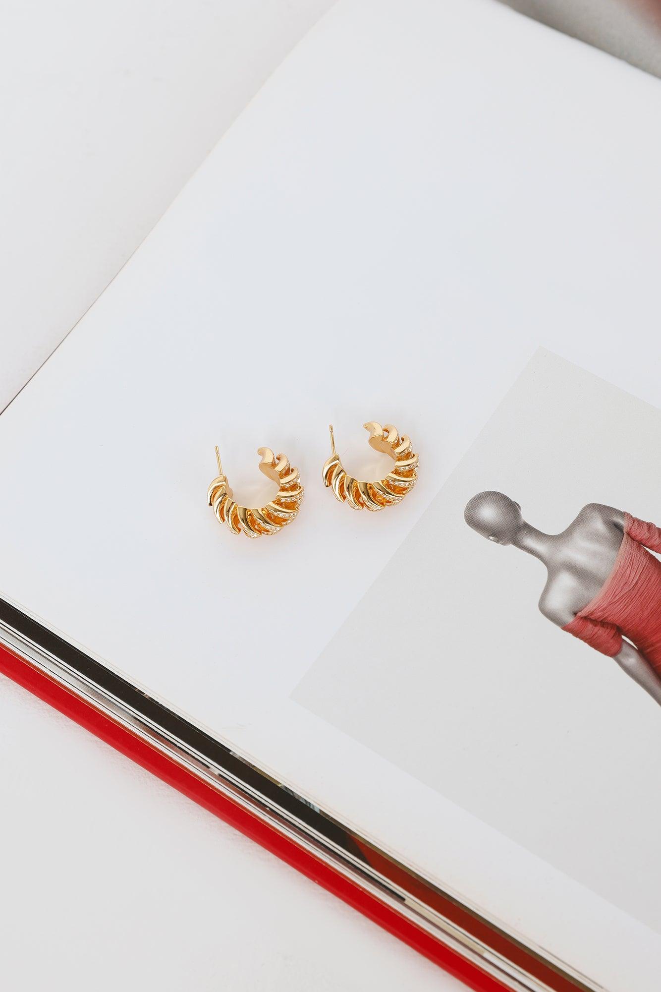 18k Gold Plated Queen Earrings Gold Product Image