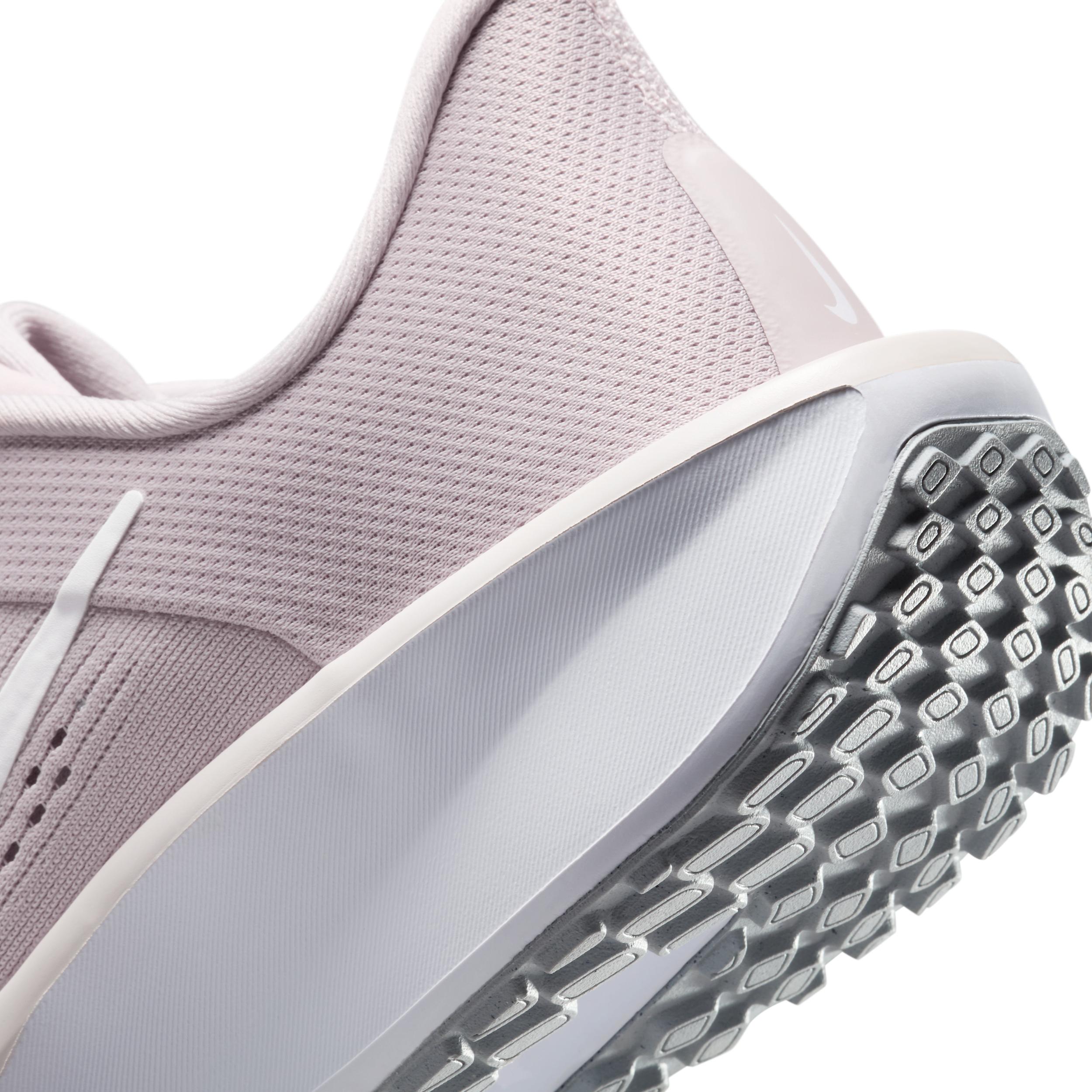 Nike Quest 6 Women's Road Running Shoes Product Image