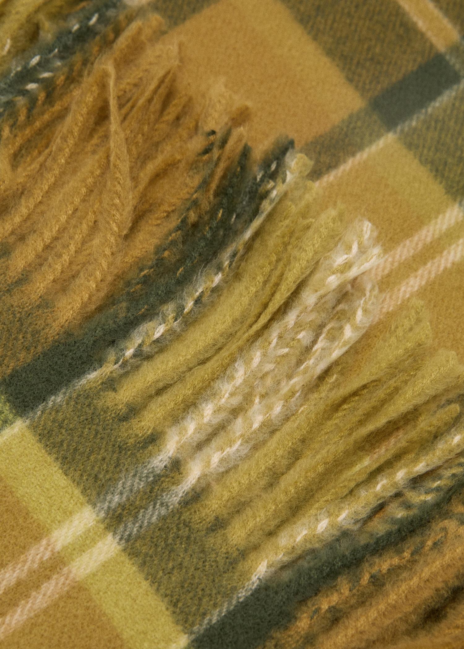 Check scarf with fringed ends - Women | MANGO USA Product Image